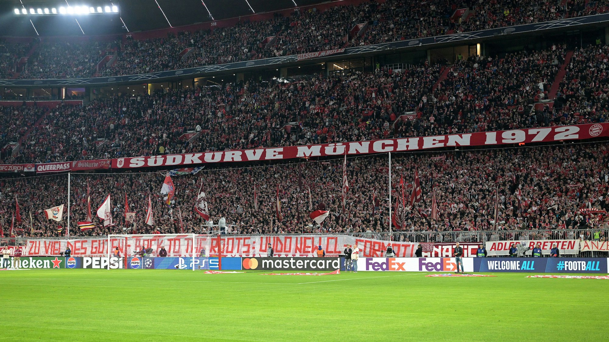 Die Südkurve des FC Bayern München in der Allianz-Arena beim Champions-League Spiel gegen Dinamo Zagreb Mitte September.