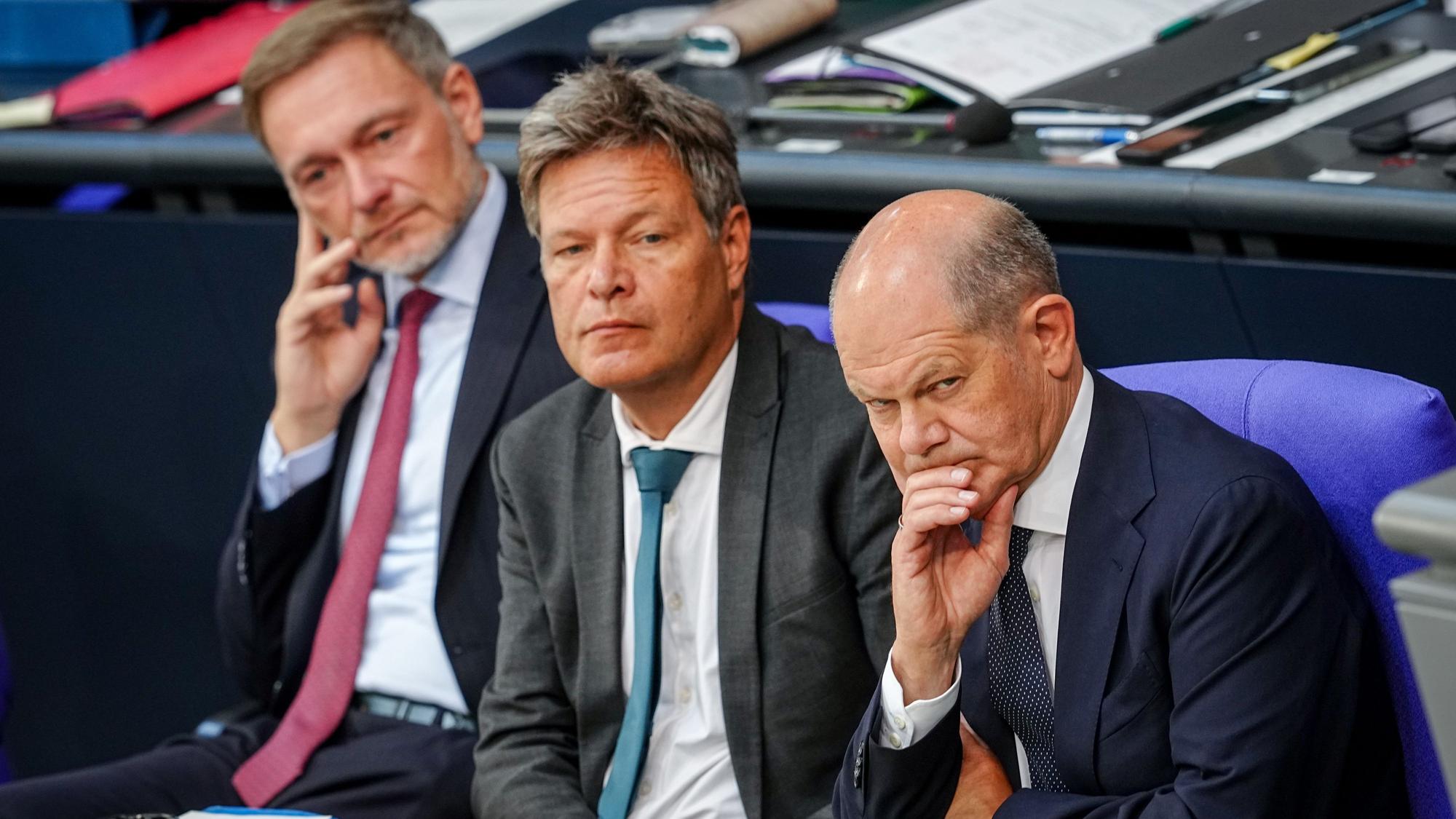 Christian Lindner (FDP), Robert Habeck (Bündnis 90/Die Grünen) und Bundeskanzler Olaf Scholz (SPD).