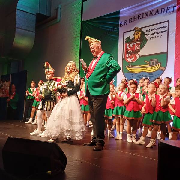 Kinderprinzenpaar auf der Bühne