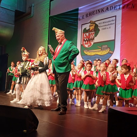 Kinderprinzenpaar auf der Bühne