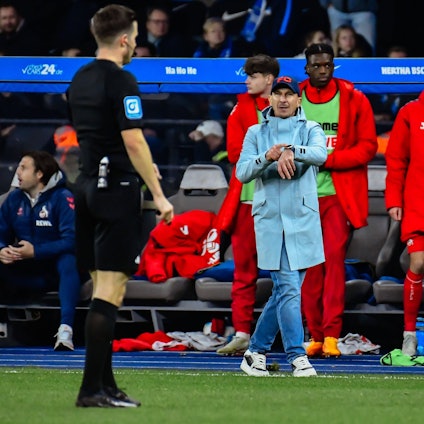 FC-Trainer Gerhard Struber setzte sich am Samstagabend beim Schiedsrichter für einen zeitigen Schlusspfiff ein, die knappe Führung war in den letzten Minuten noch einmal in Gefahr.
