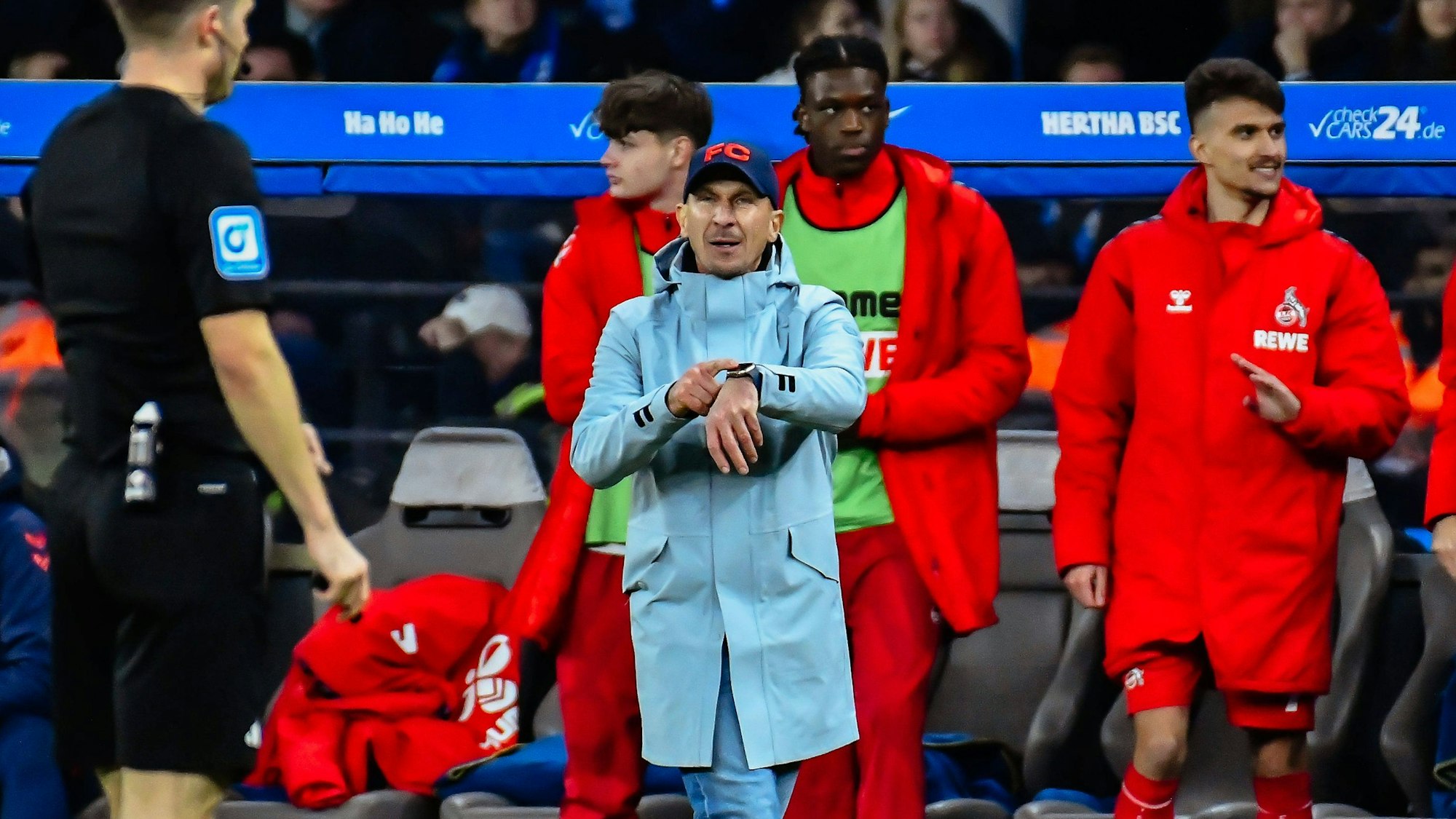 FC-Trainer Gerhard Struber setzte sich am Samstagabend beim Schiedsrichter für einen zeitigen Schlusspfiff ein, die knappe Führung war in den letzten Minuten noch einmal in Gefahr.