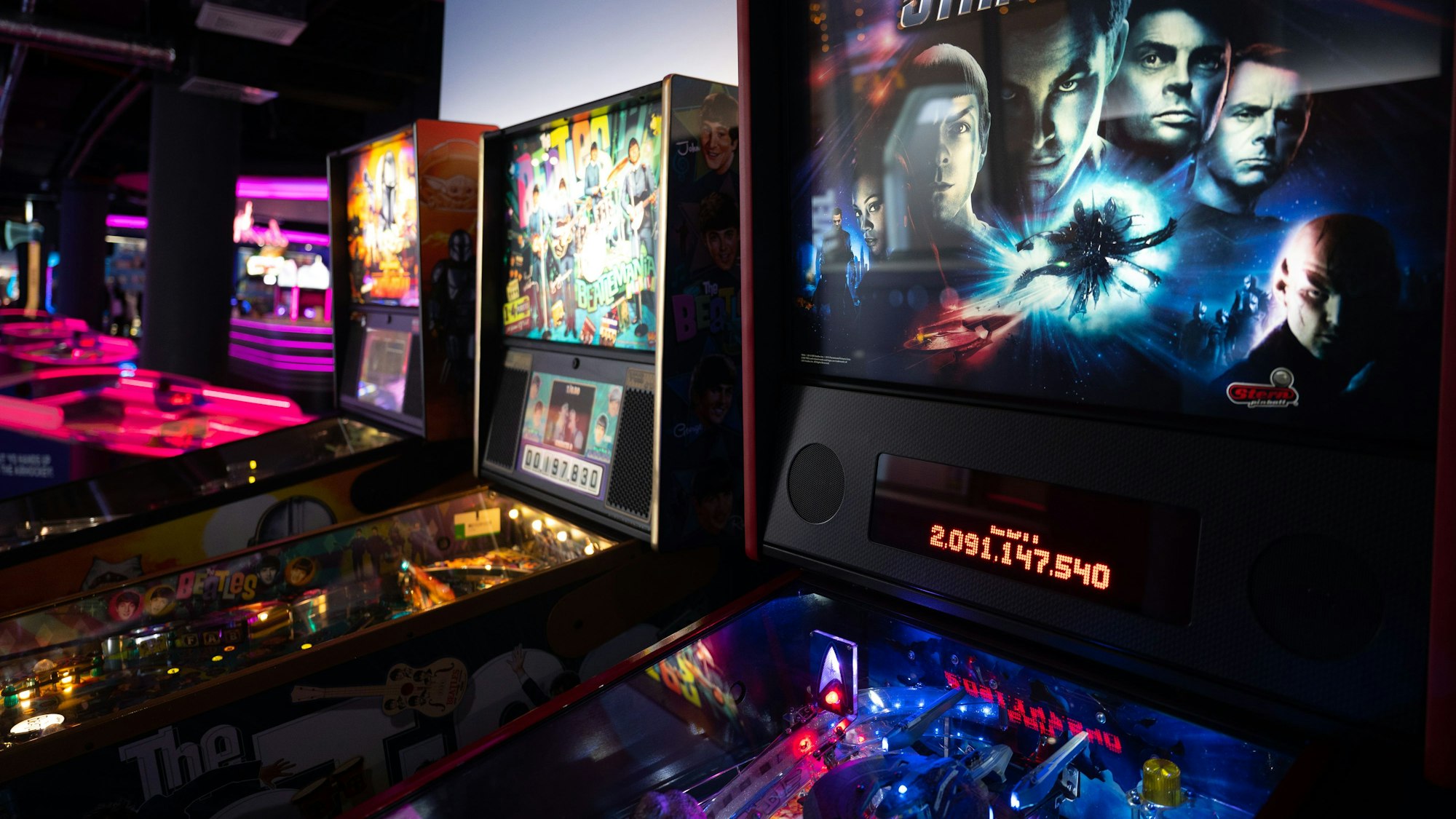 Auf dem Foto ist eine Spielhalle zu sehen.