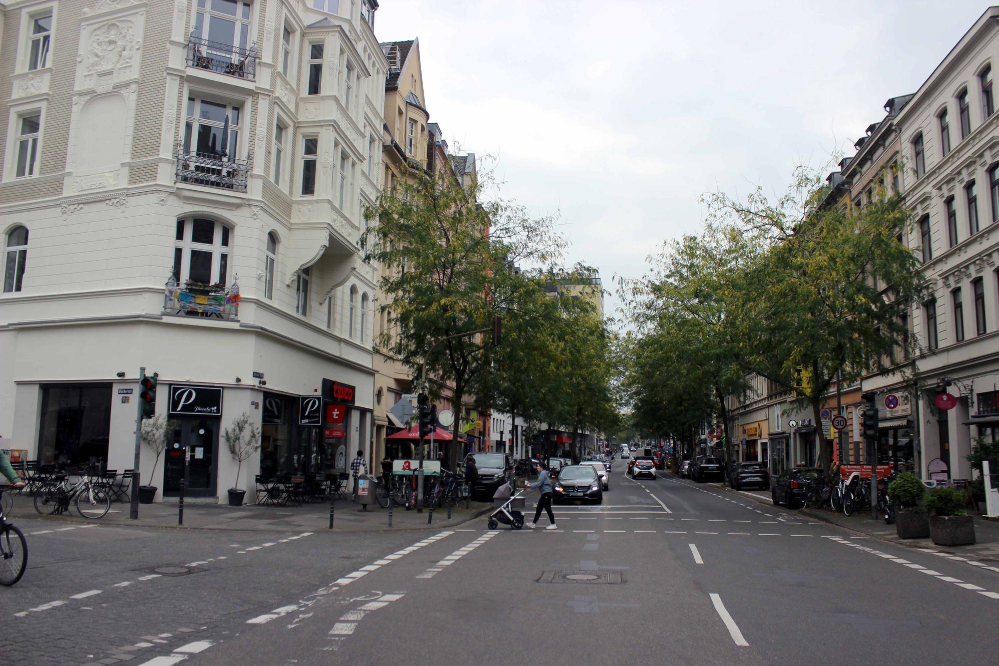 Das Foto zeigt die Kreuzung Blücherstraße und Neusser Straße.
