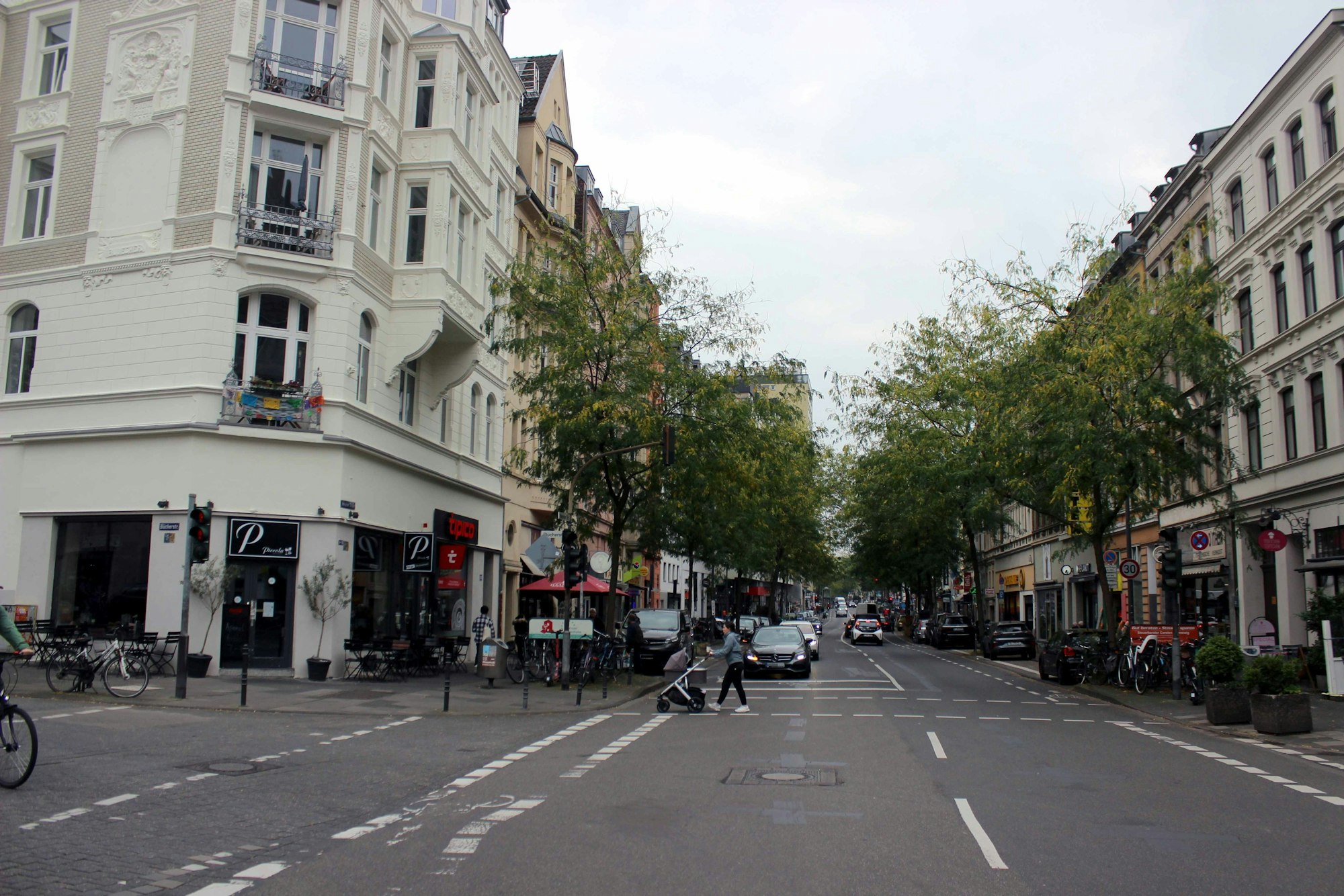 Das Foto zeigt die Kreuzung Blücherstraße und Neusser Straße.