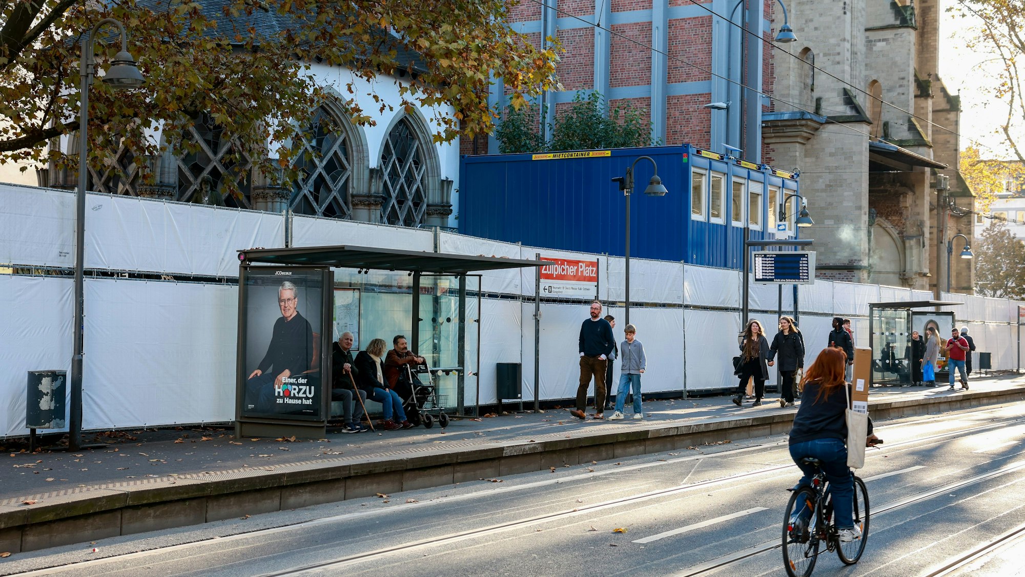 04.11.2024, Köln: Vorbereitungen für den 11.11.2024.
Absperrungen für die Sessionseröffnung an der Zülpicher Straße.
Im Bild der Zülpicher Platz.
copyright Michael Bause
