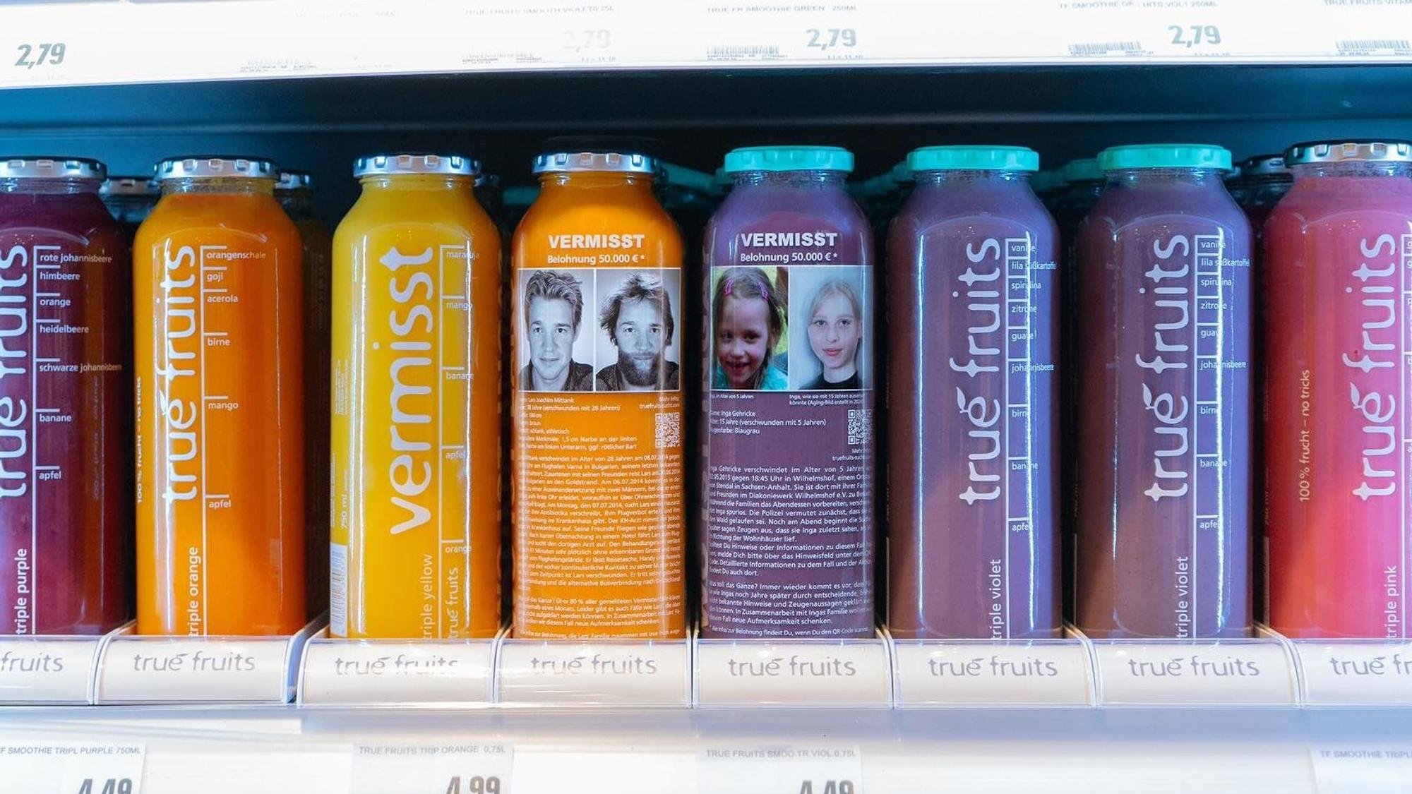 True Fruits erinnert auf Smoothie-Flaschen an verschwundene Menschen: Lars Mittank (links) und Inga Gehricke (rechts).