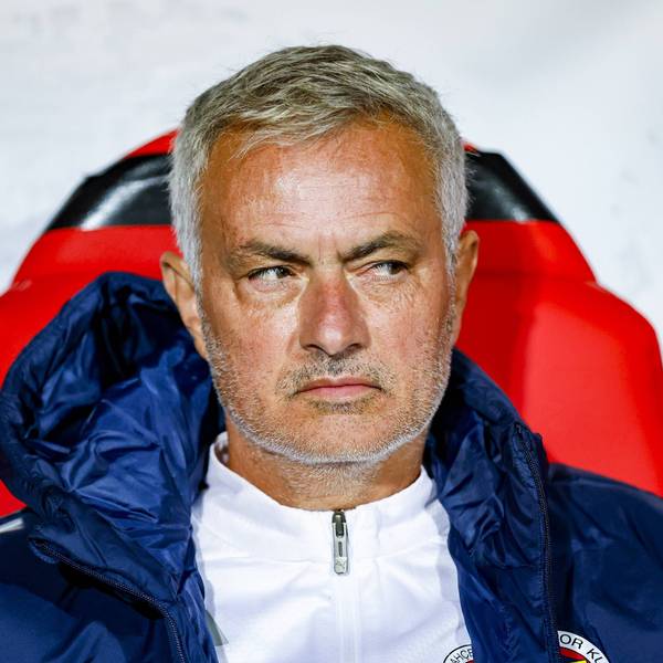 Das Video von José Mourinhos Jubel-Malheur ging ebenso viral wie seine anschließende Generalkritik an türkischen Schiedsrichtern.