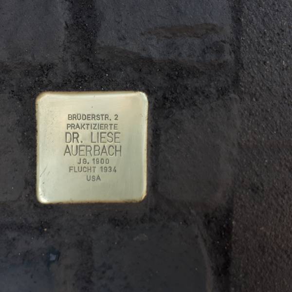 Der Stolperstein für Lisbet Auerbach