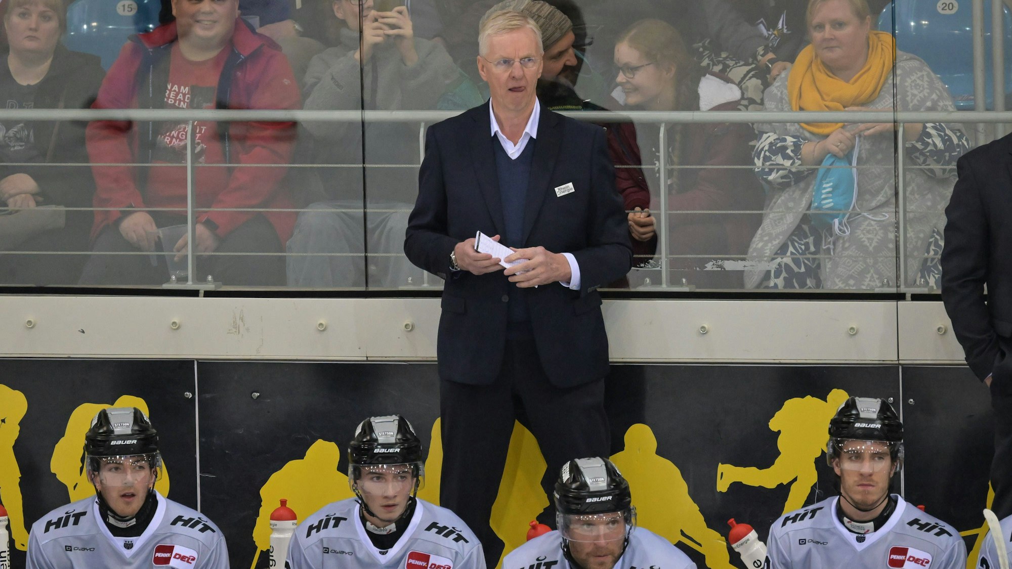 Headcoach Kari Jalonen Koelner Haie, Fischtown Pinguins - Koelner Haie, Eishockey, Deutsche Eishockey Liga, DEL, 25.10.2024 Bremerhaven Bremen Deutschland *** Head Coach Kari Jalonen Koelner Haie , Fischtown Pinguins Koelner Haie, Ice Hockey, German Ice Hockey League, DEL, 25 10 2024 Bremerhaven Bremen Germany Copyright: xkolbert-press/BurghardxSchreyerx