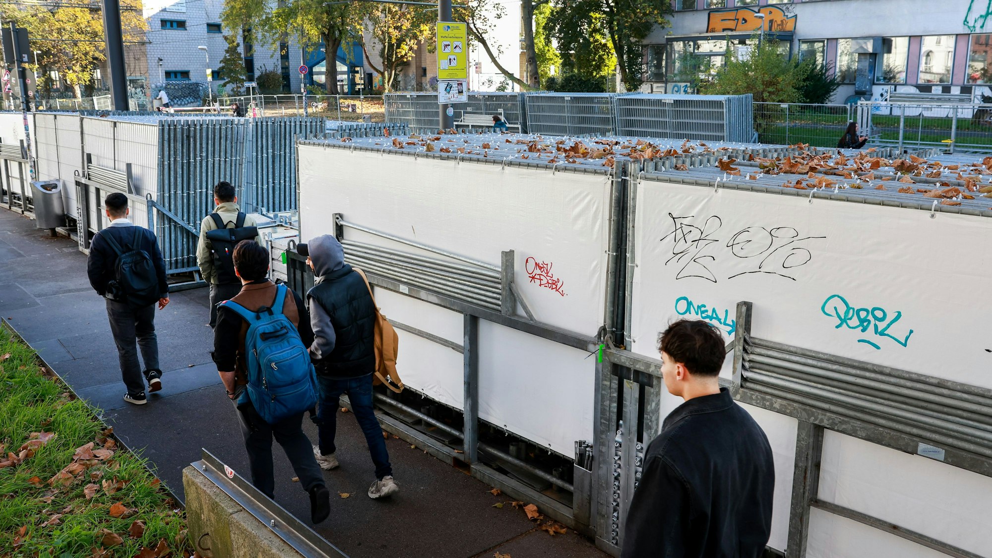04.11.2024, Köln: Vorbereitungen für den 11.11.2024.
Absperrungen für die Sessionseröffnung an der Zülpicher Straße.
copyright Michael Bause