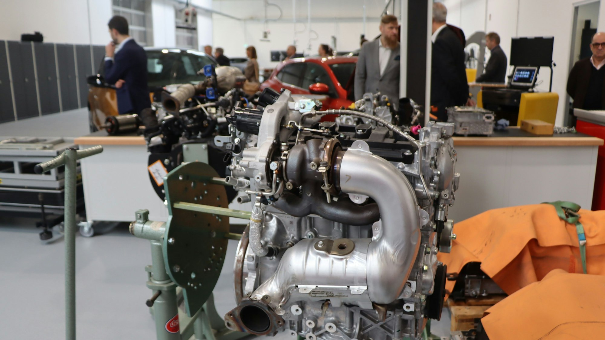 Das Foto zeigt einen Blick in die Werkstatt des Schulungszentrums.