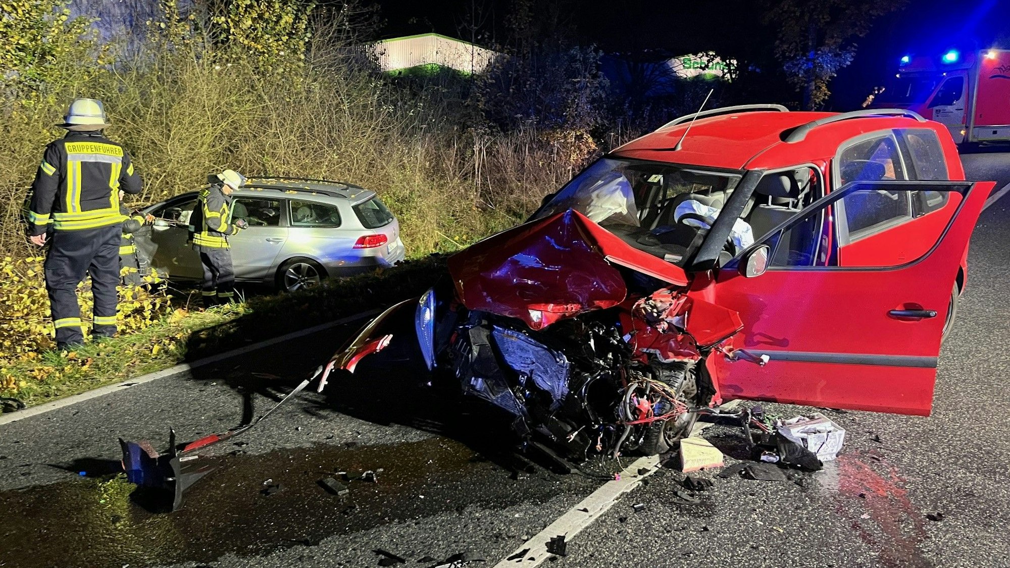 Auf der B8 in Hennef hat sich ein schwerer Unfall ereignet.