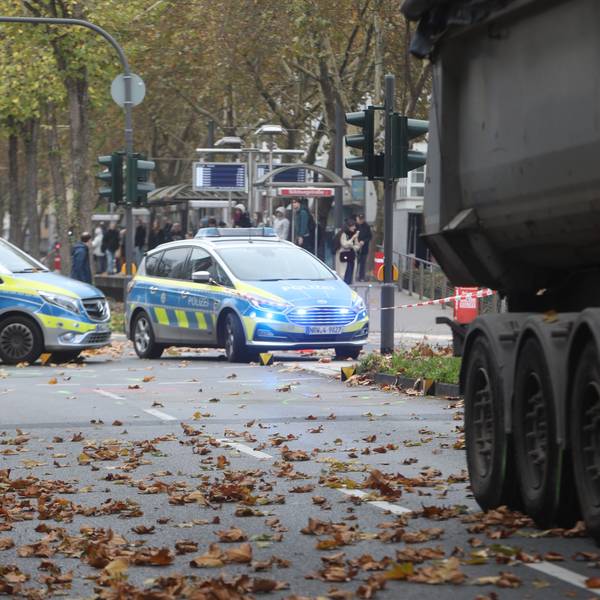 Ein fünfjähriges Kind ist bei einem Verkehrsunfall am Dienstagmorgen (5.11.) in Köln schwer verletzt worden.