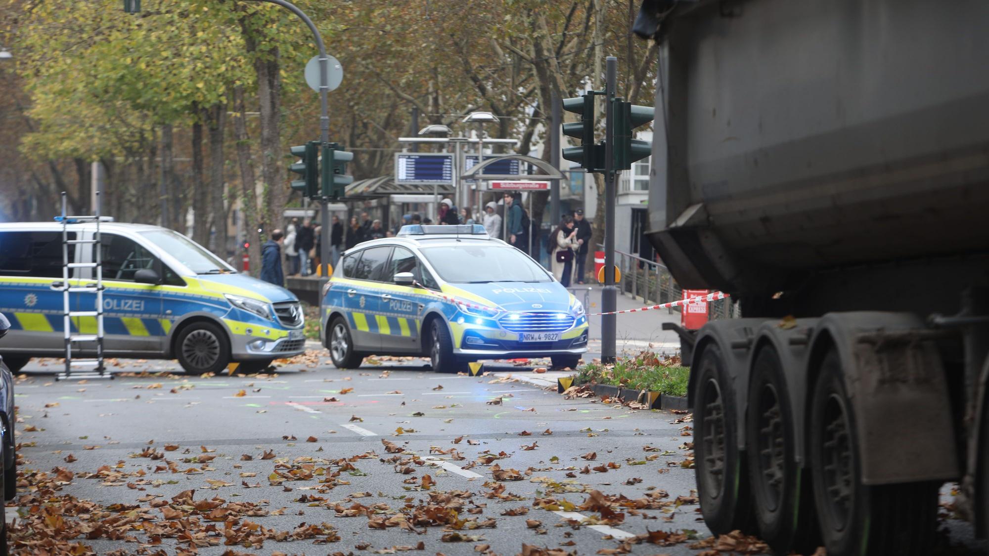 Ein fünfjähriges Kind ist bei einem Verkehrsunfall am Dienstagmorgen (5.11.) in Köln schwer verletzt worden.