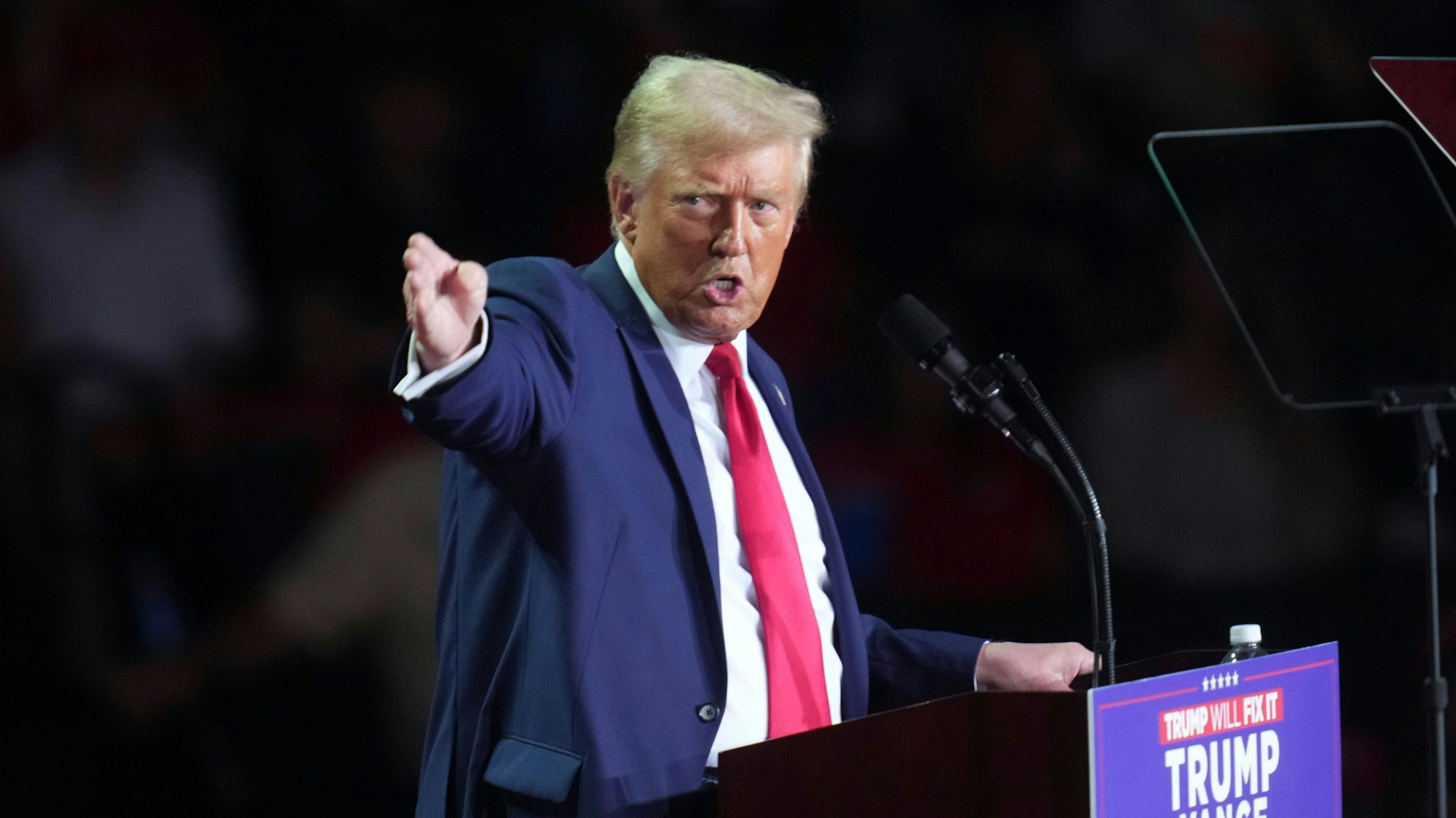 Donald Trump versucht im Wahlkampfendspurt weiter, unentschlossene Wählerinnen und Wähler zu überzeugen.