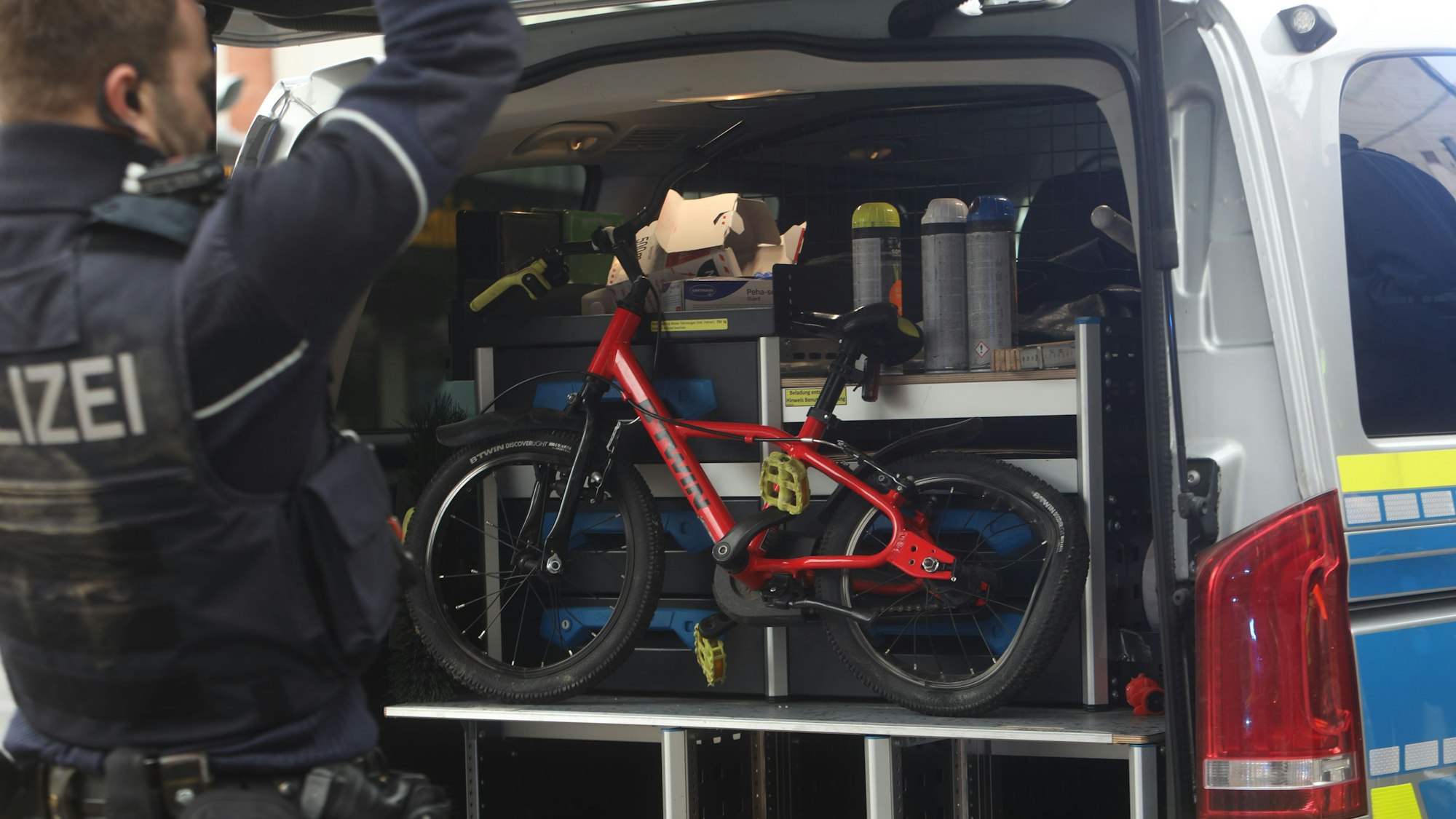 Bei einem Verkehrsunfall in Sülz ist ein fünf Jahre Alter Junger mit seinem Fahrrad schwer Verletzt worden.