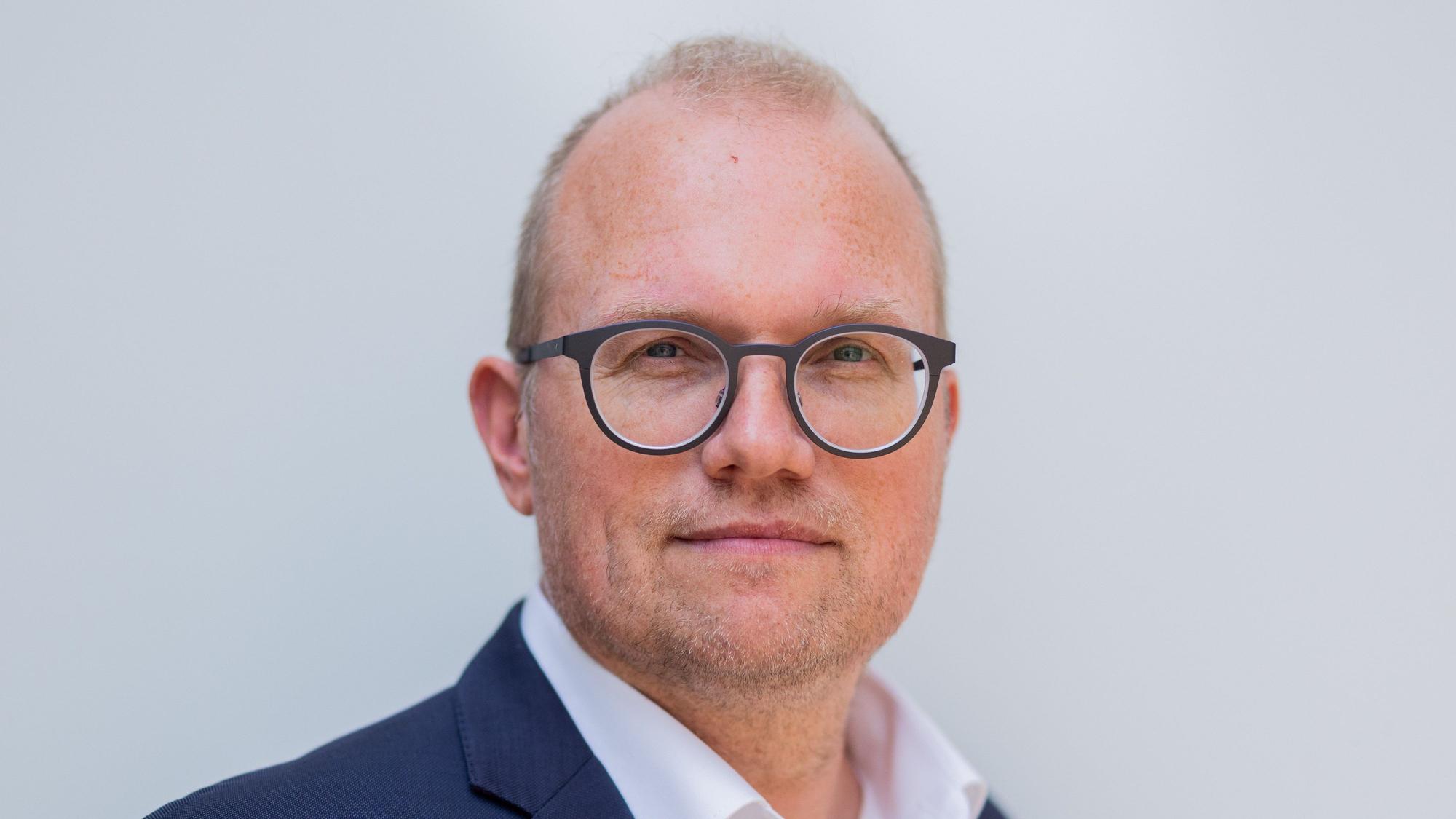 Jochen Ott, SPD-Fraktionsvorsitzender im Düsseldorfer Landtag, erhielt bei der Wahl 73,5 Prozent. Er ist im Porträt zu sehen.