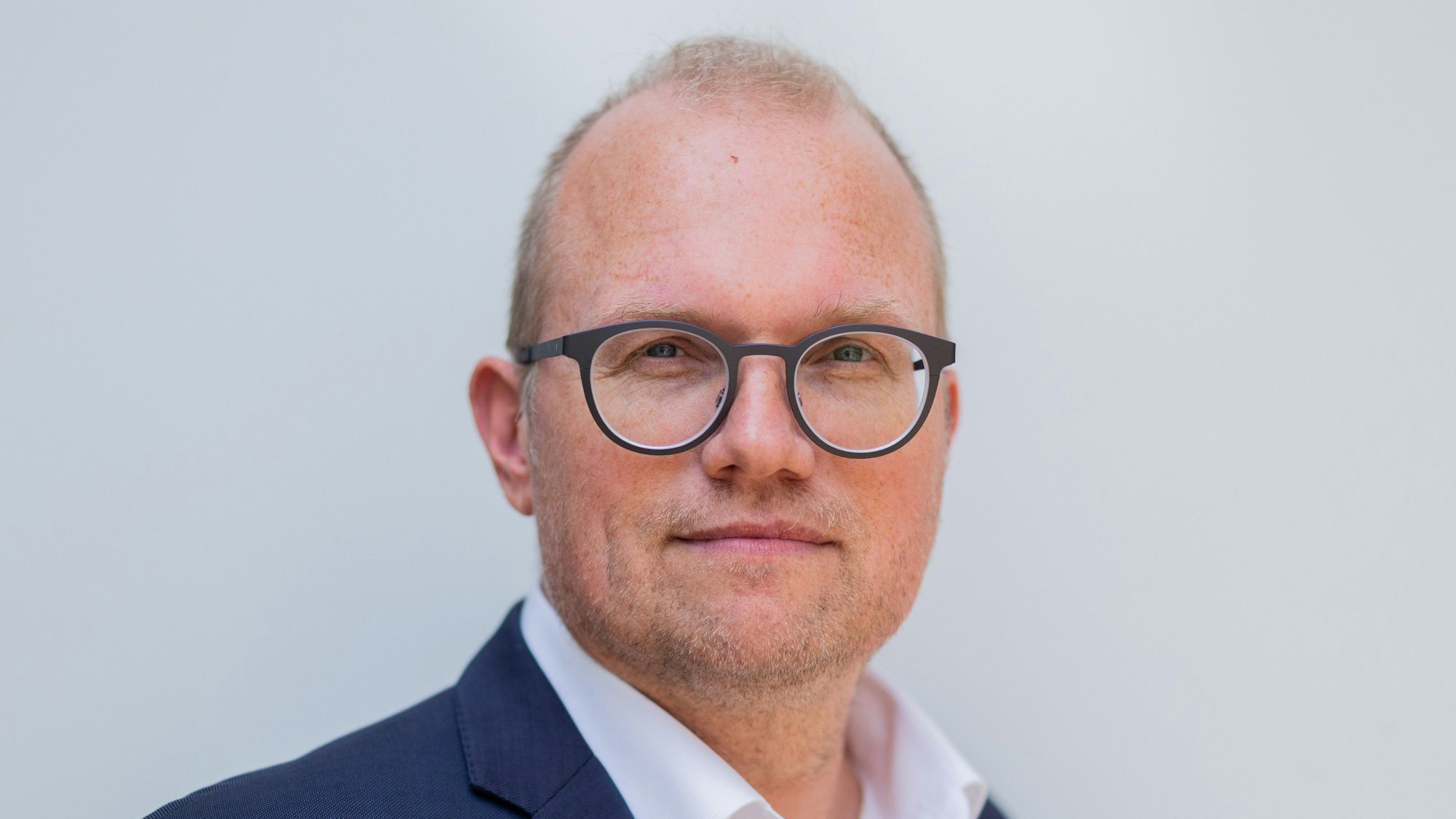 Jochen Ott, SPD-Fraktionsvorsitzender im Düsseldorfer Landtag, erhielt bei der Wahl 73,5 Prozent. Er ist im Porträt zu sehen.