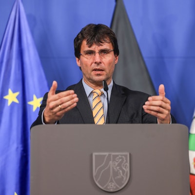 ARCHIV - 02.07.2024, Nordrhein-Westfalen, Düsseldorf: Marcus Optendrenk (CDU), spricht auf einer Pressekonferenz nach der Kabinettssitzung zum Haushaltsentwurf 2025 und dem Nachtragshaushalt. (zu dpa: «Steuerschätzung reißt Milliardenloch in NRW-Haushaltsplan») Foto: Oliver Berg/dpa +++ dpa-Bildfunk +++