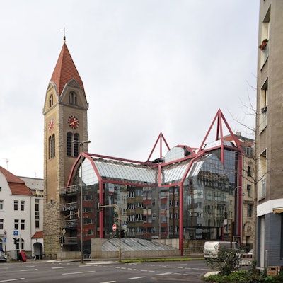 Die ehemalige ie Auferstehungskirche Ecke Jülicher Straße und Moltkestraße.