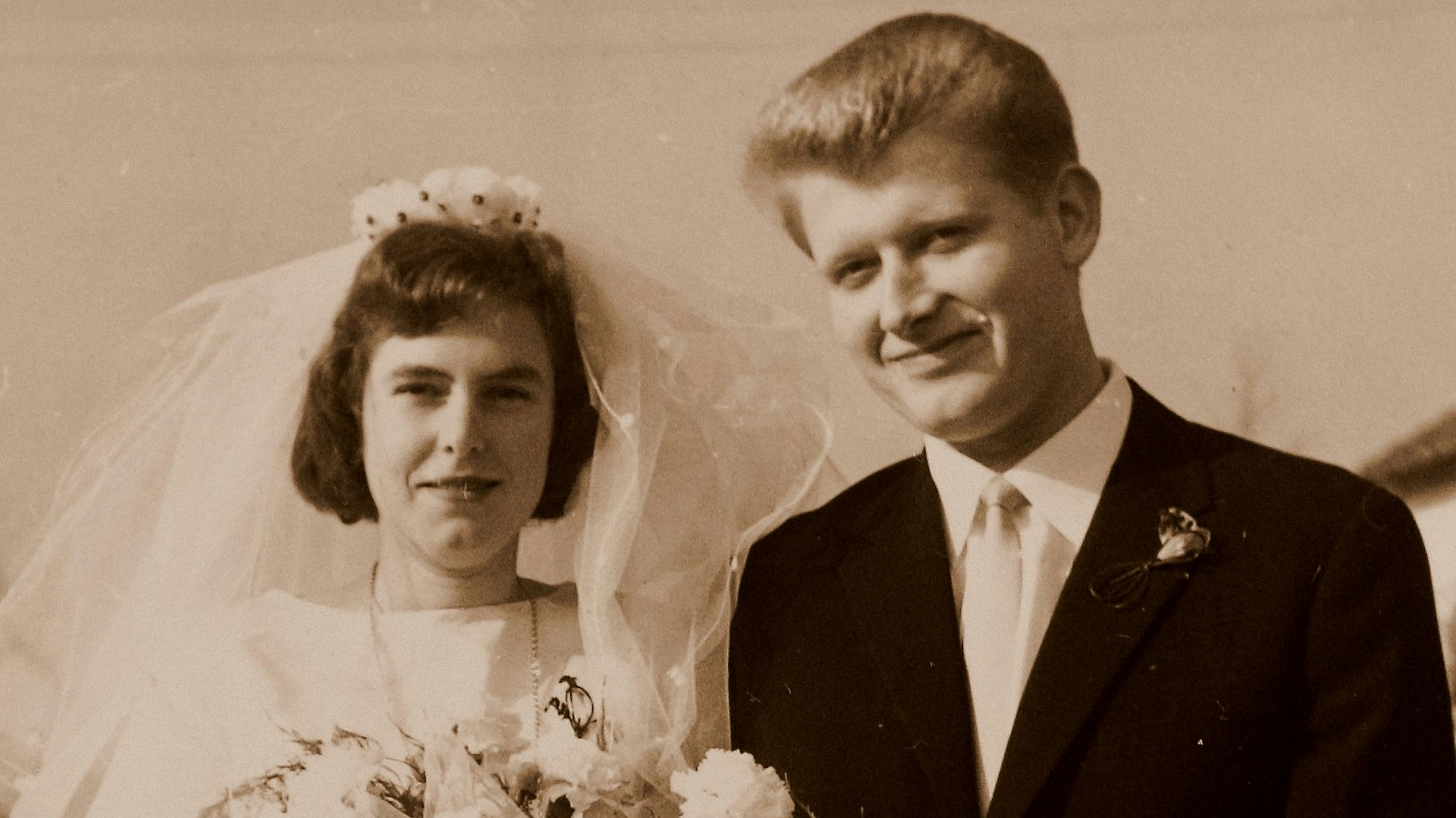 Das Paar nach der kirchlichen Trauung.