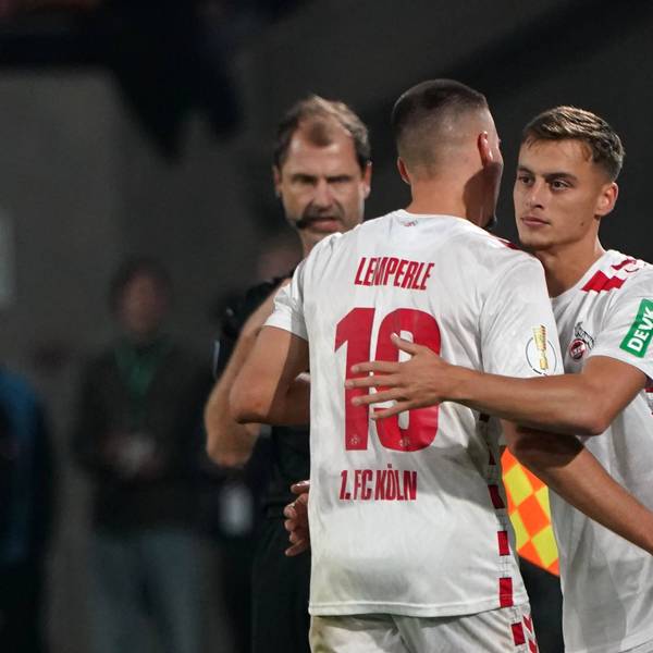 Tim Lemperle und Marvin Obuz während des Kölner Pokalspiels gegen Holstein Kiel. Beide Angreifer könnten dem 1. FC Köln verloren gehen.