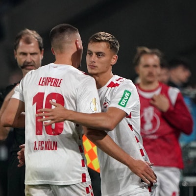 Tim Lemperle und Marvin Obuz während des Kölner Pokalspiels gegen Holstein Kiel. Beide Angreifer könnten dem 1. FC Köln verloren gehen.