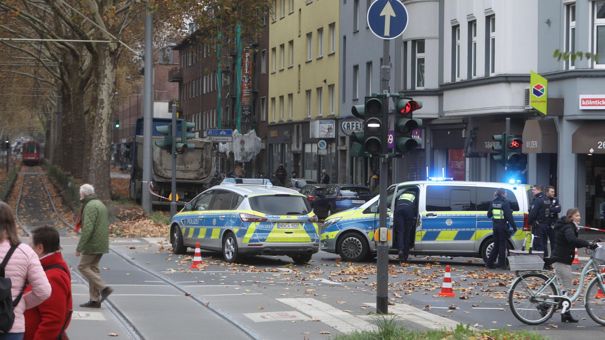 In Höhe Luxemburgerstraße Ecke Gottesweg erfasste ein Lkw-Fahrer einen fünfjährigen Jungen. Wie es zu dem Unfall kam, ermittelt die Polizei.