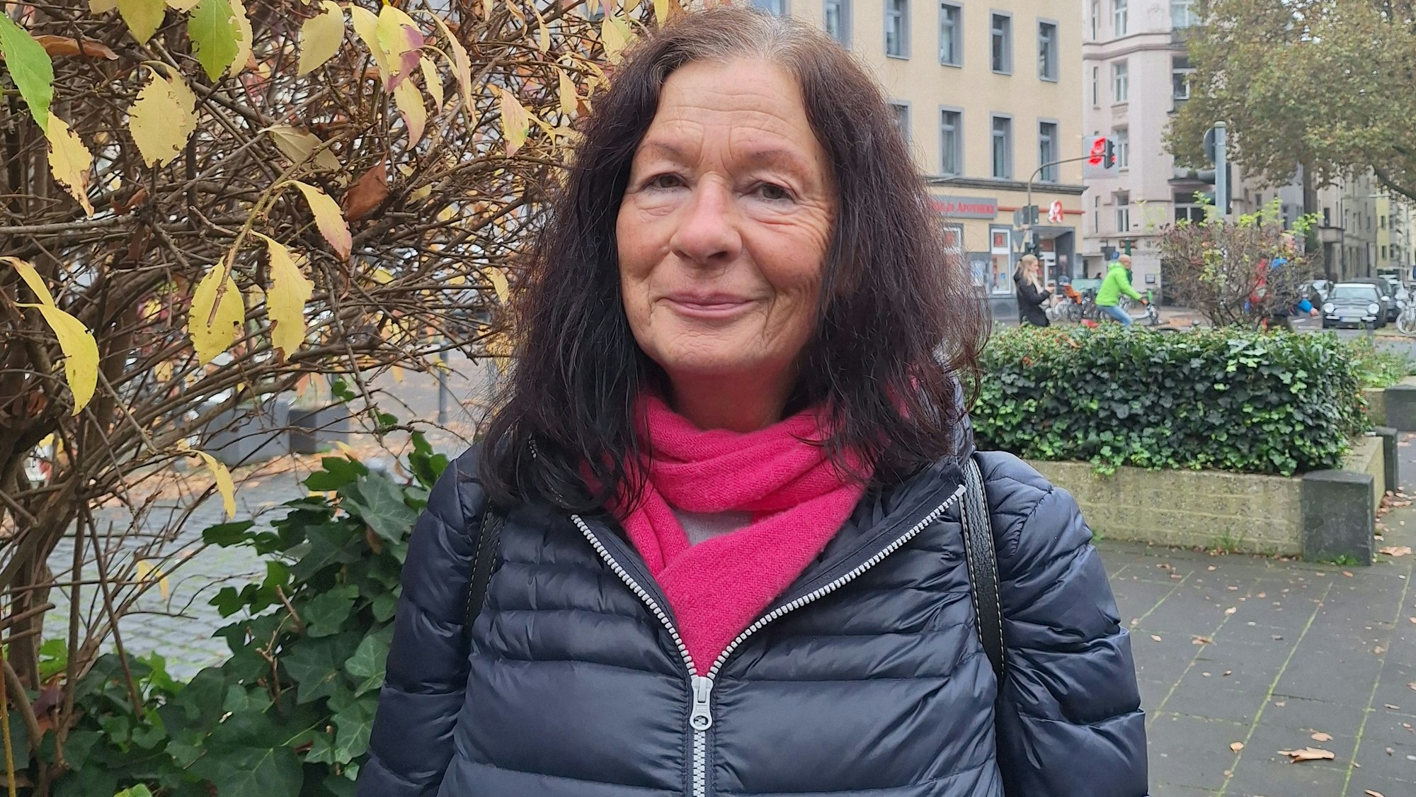 Barbara Prein steht am Neusser Platz.