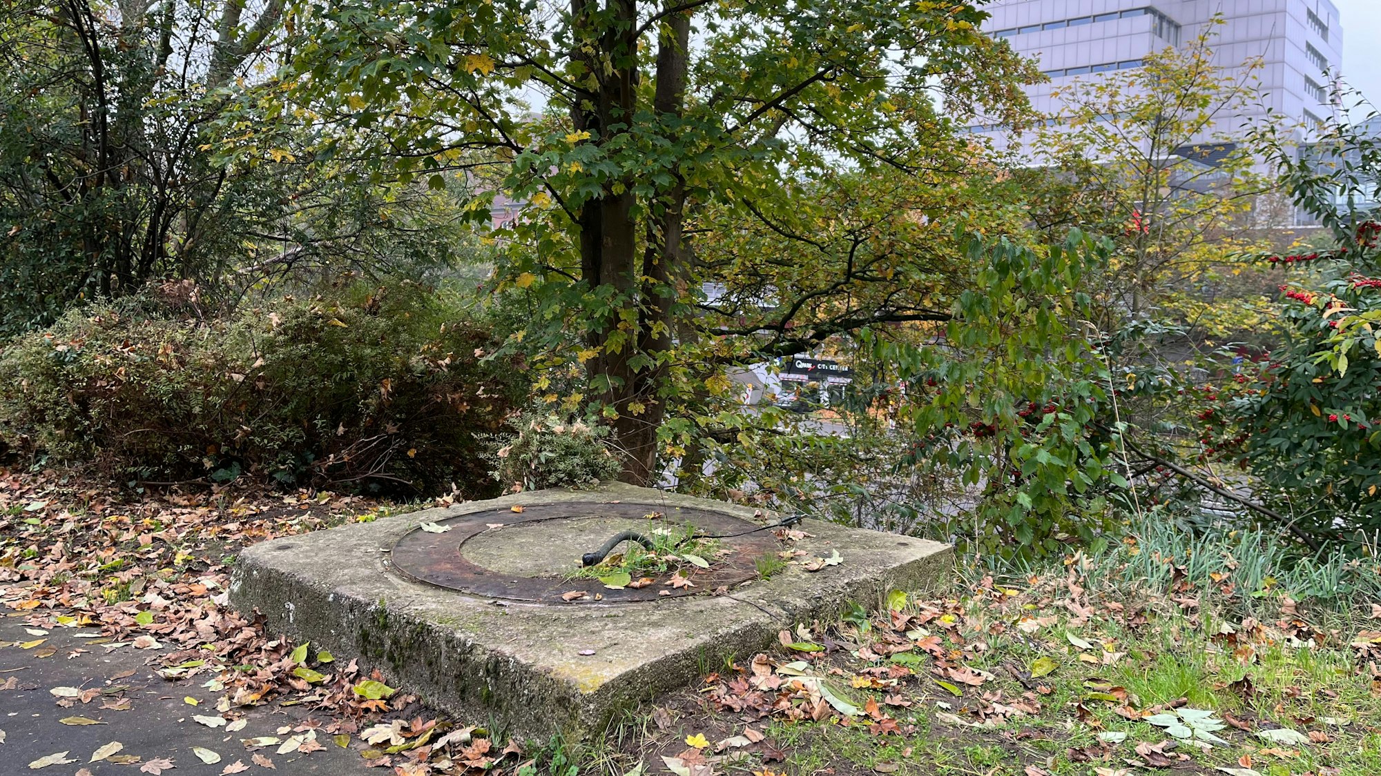 Fundament eines Leuchtmasts am Europaring