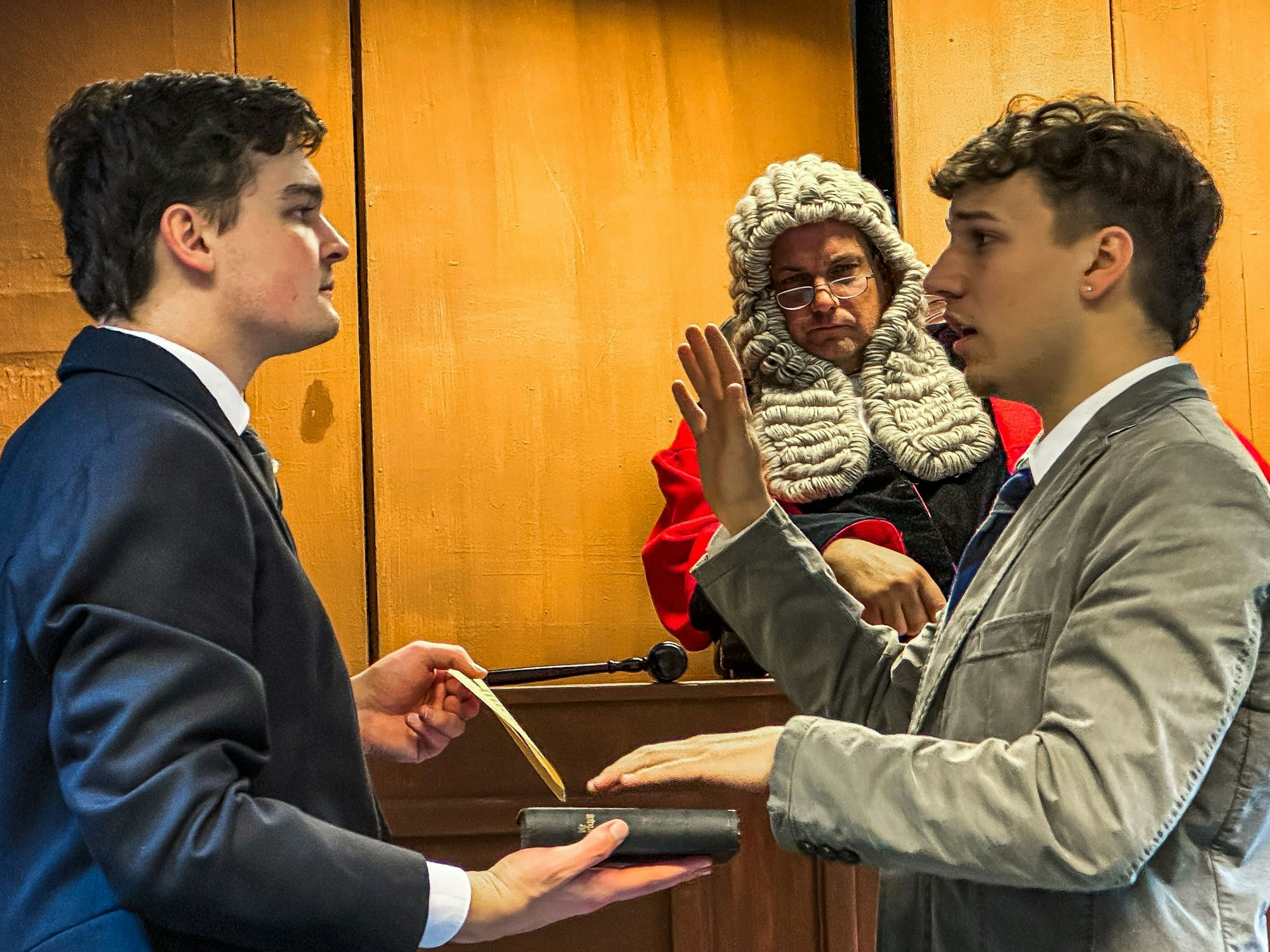 Die Volksbühne Bergisch Neukirchen präsentiert „Zeugin der Anklage“