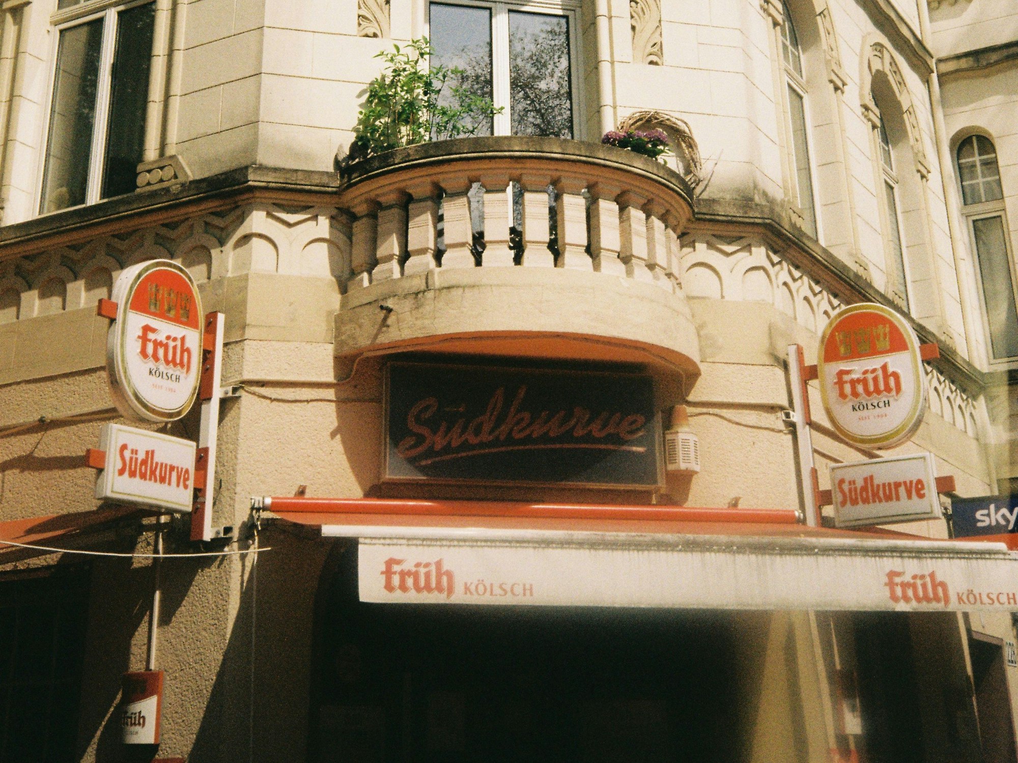 Gebäude, in dem sich auch die Kneipe „Südkurve“ befindet