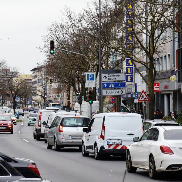 Die Kalker Hauptstraße. Blickrichtung Westen