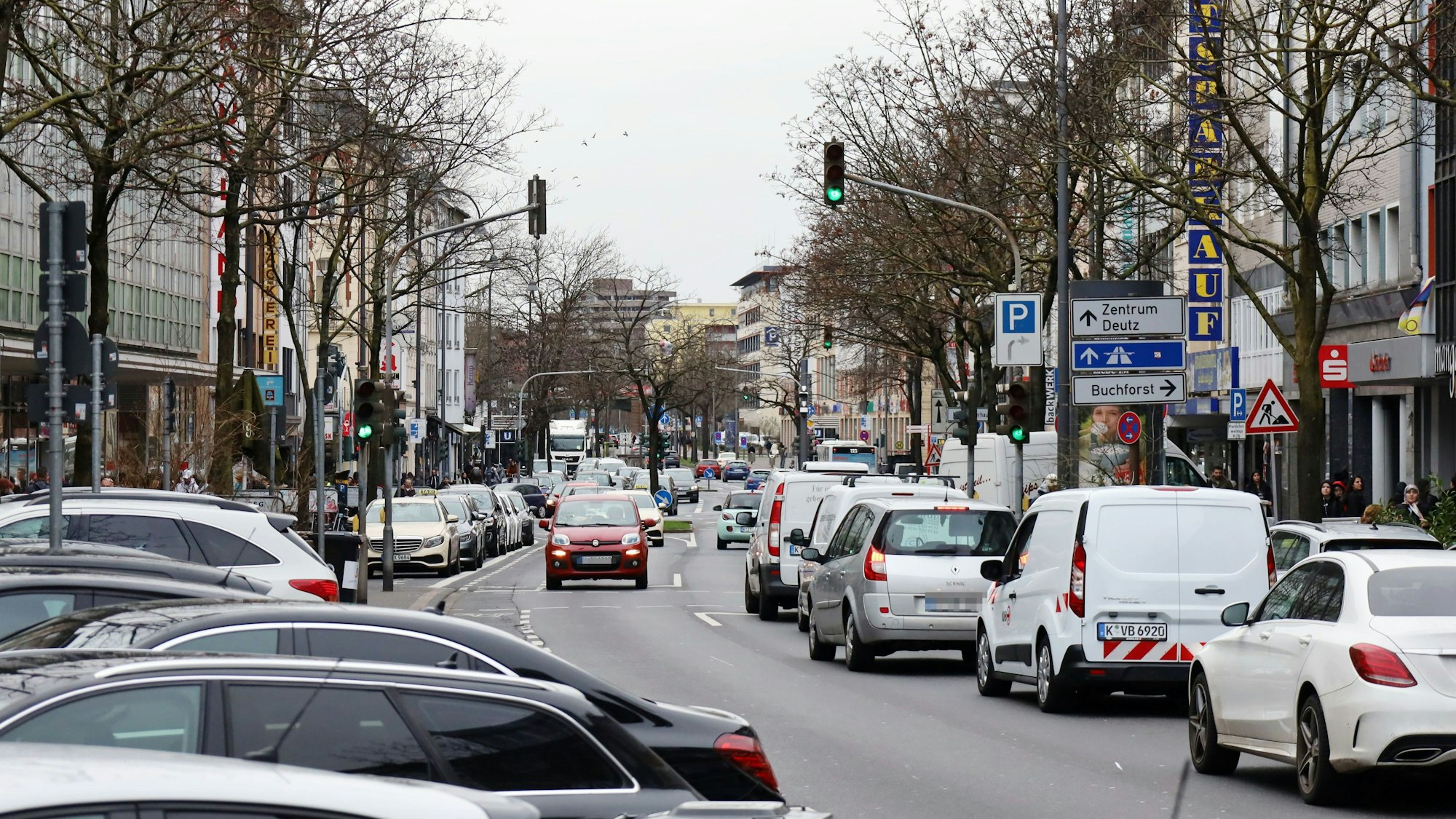 Die Kalker Hauptstraße ist laut einer Auswertung von „Allianz direct“ erneut zur gefährlichsten Straße Kölns gekürt worden.