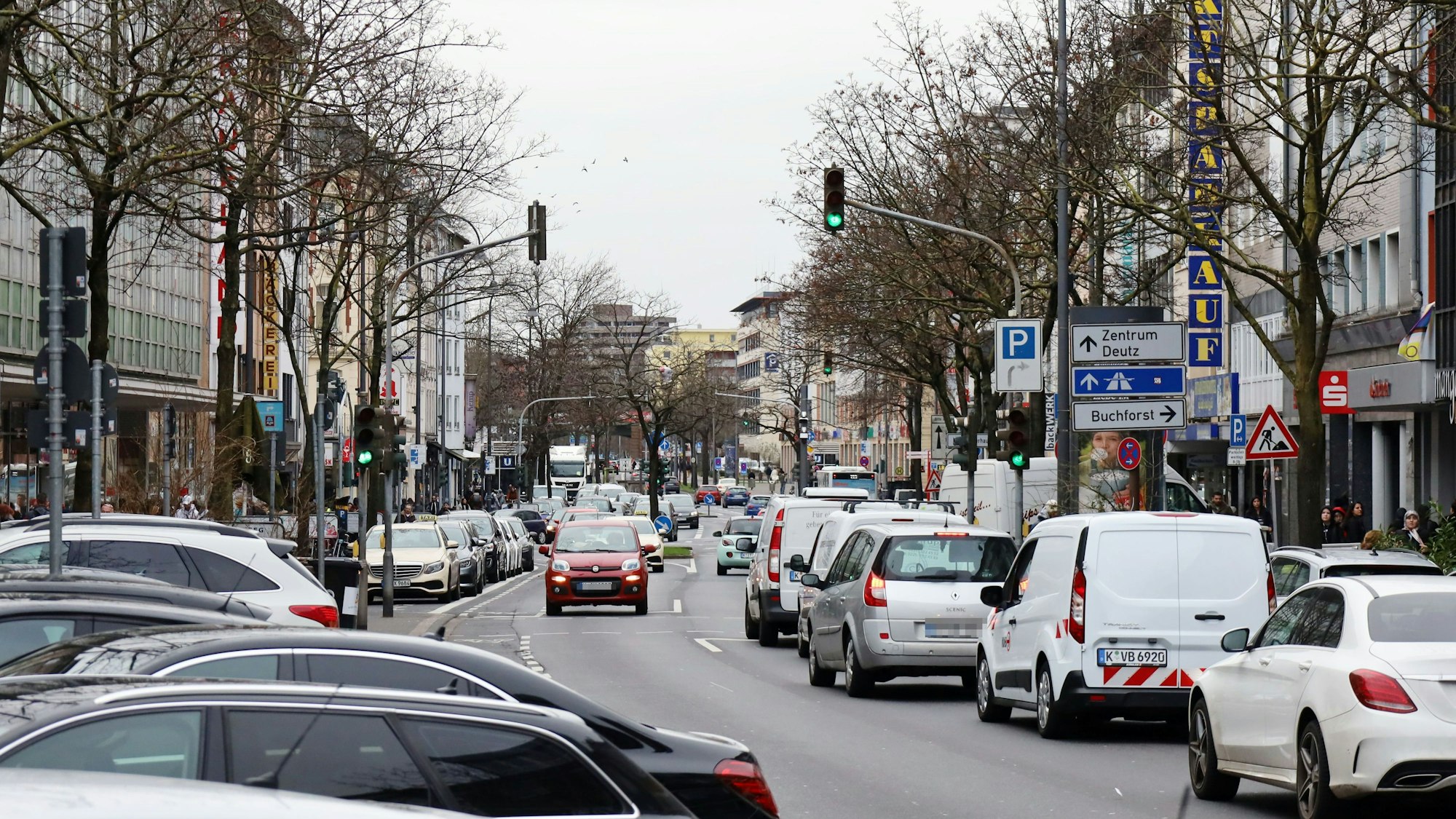 Die Kalker Hauptstraße. Blickrichtung Westen