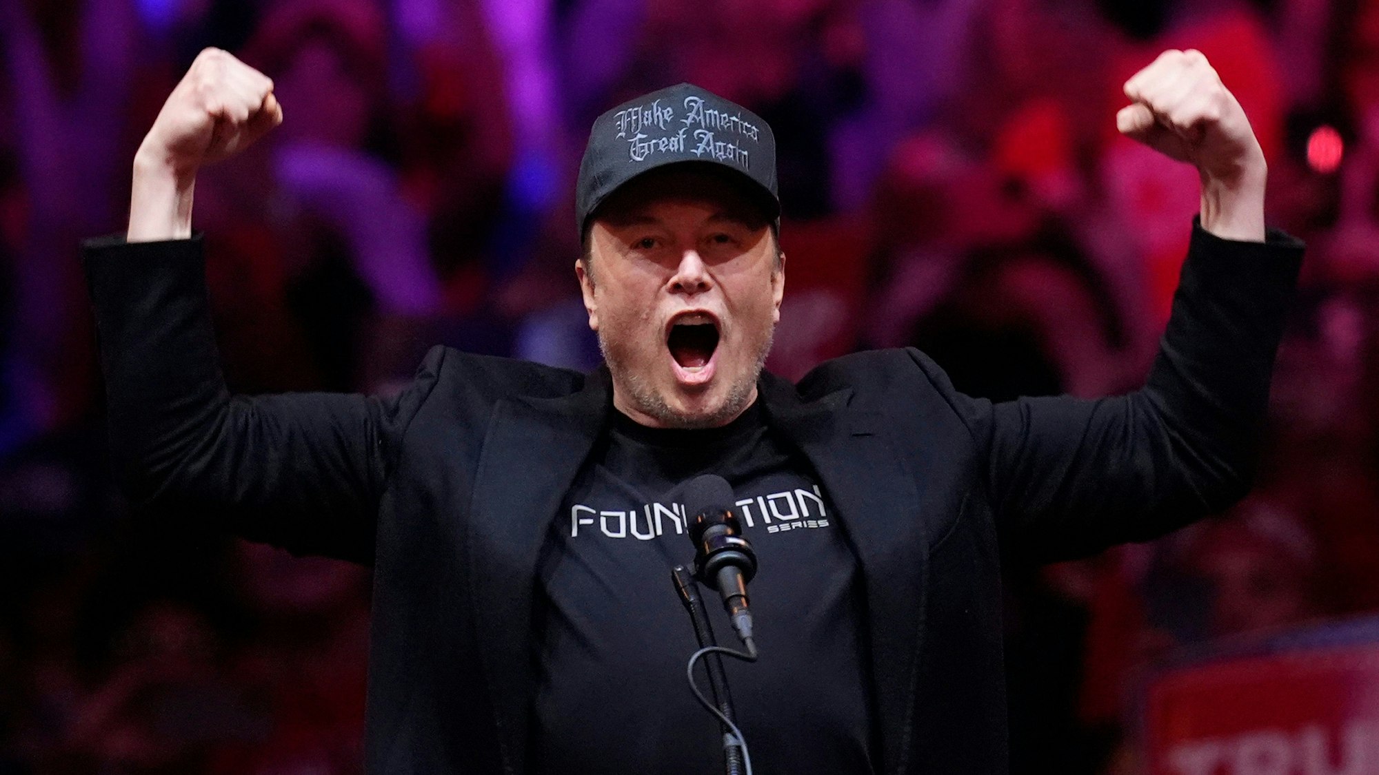 Elon Musk sprach vor der Wahl bei einer Wahlkampfveranstaltung im Madison Square Garden in New York, um Donald Trump zu unterstützen.