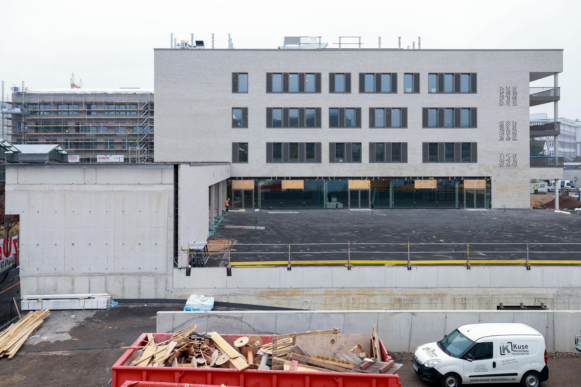 Das Gymnasium Brügelmannstraße von außen