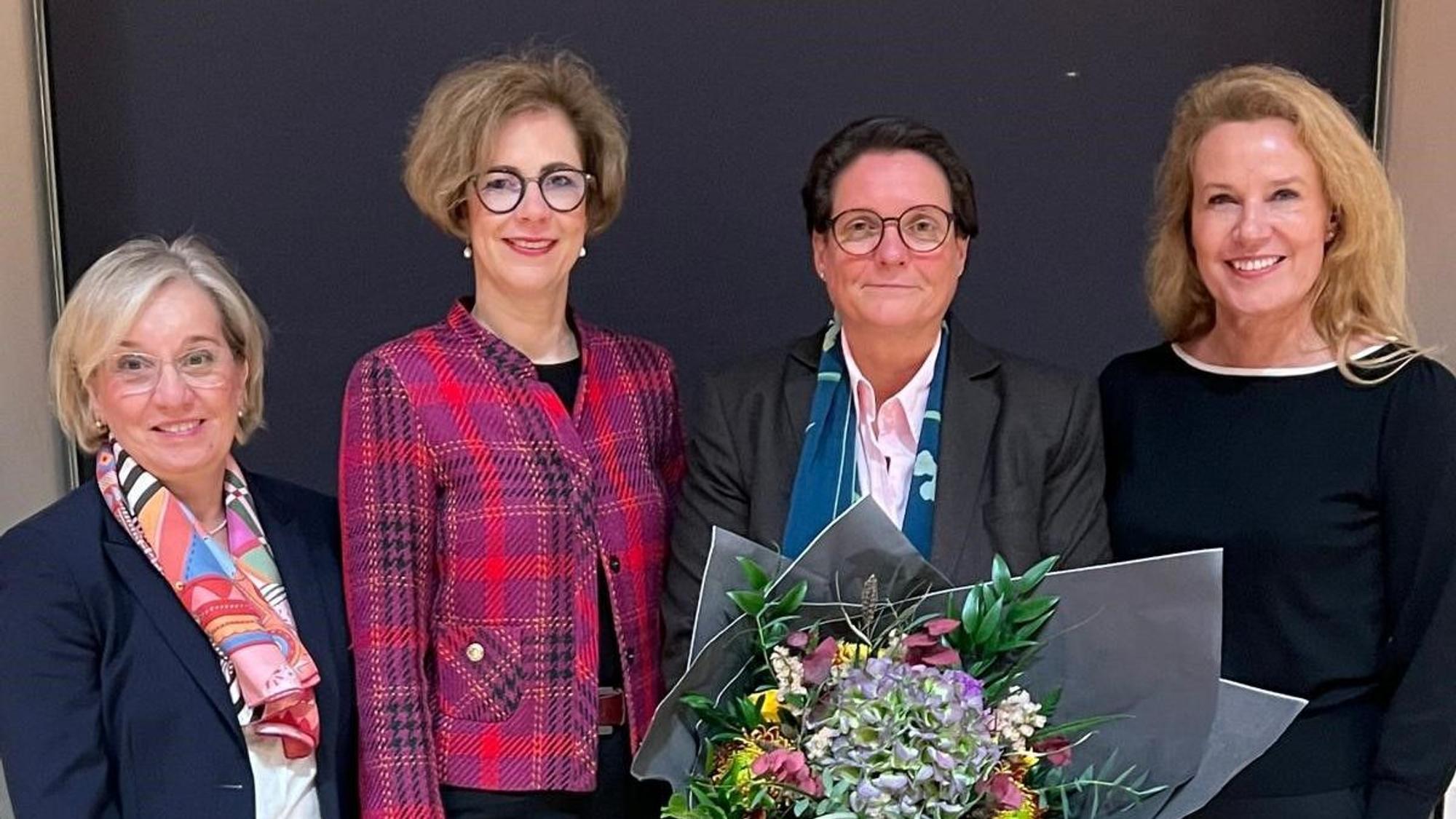 Birgitta Nessler-Komp, Steffi Menzel, Colette Roeder-Möring und Sandra von Möller (von links nach rechts).