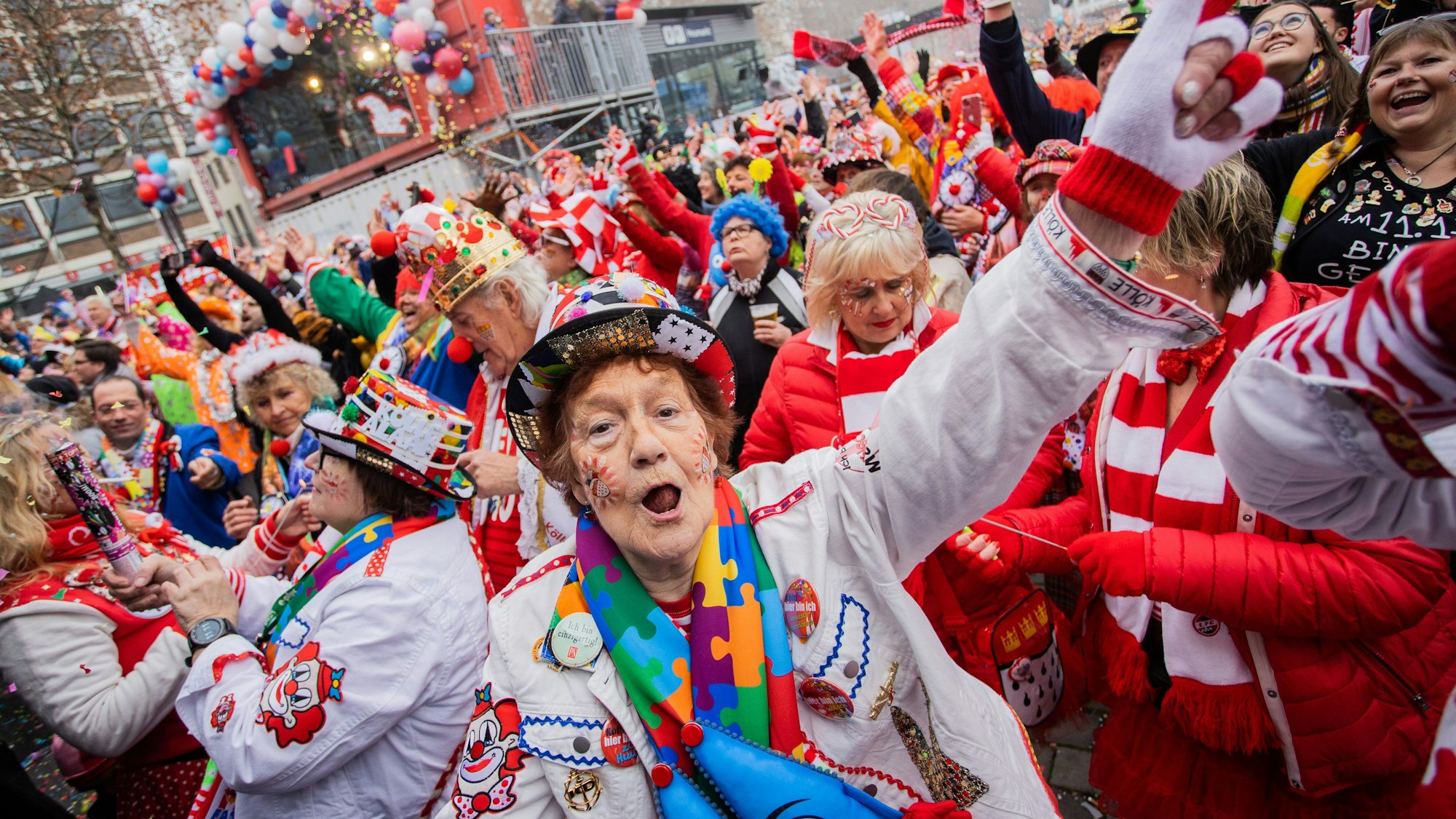 Sessionsauftakt 2021 auf dem Heumarkt, Edith Papke mittendrin