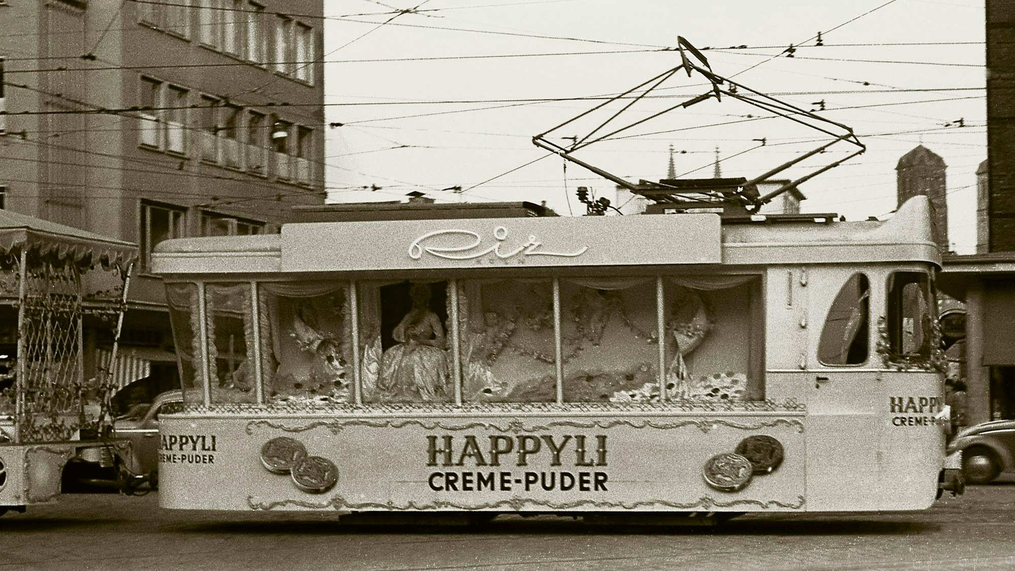 Titelblatt des KVB-Kalender 2025 „Köln damals – Werbung in den Straßen Kölns“