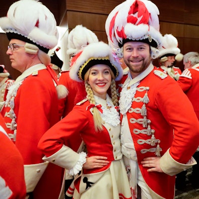 Funkemariechen Elena Stickelmann mit ihrem Tanzoffizier Florian Gorny von den Roten Funken.