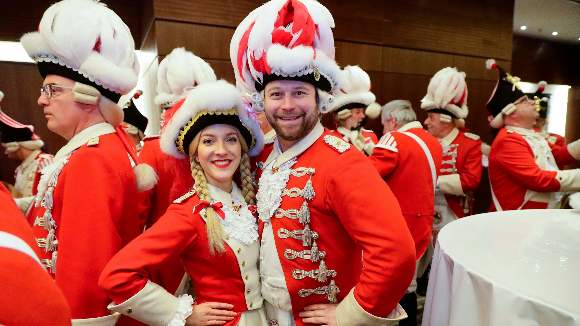 Funkemariechen Elena Stickelmann mit ihrem Tanzoffizier Florian Gorny von den Roten Funken.
