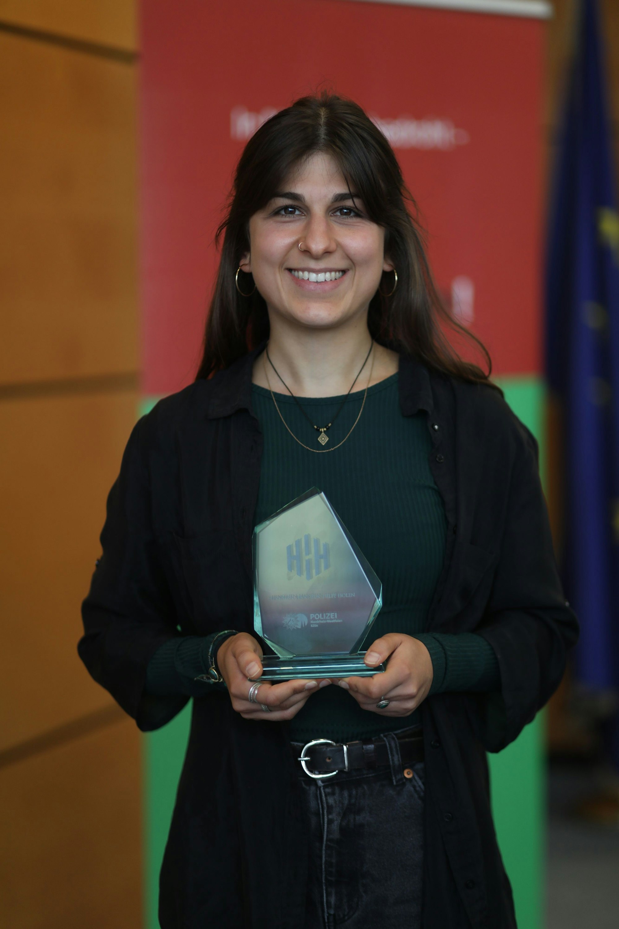 Mona Badreddin wurde für ihre Zivilcourage und vorbildliches Handeln in Ausnahmesituationen ausgezeichnet.