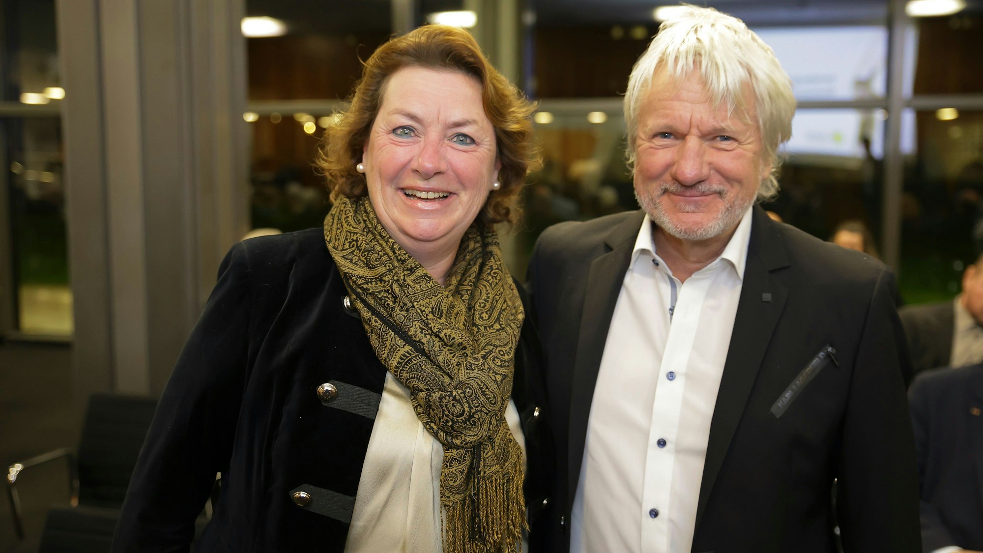 Jürgen Becker kämpfe für Demokratie, lobt Anne Henk-Hollstein.