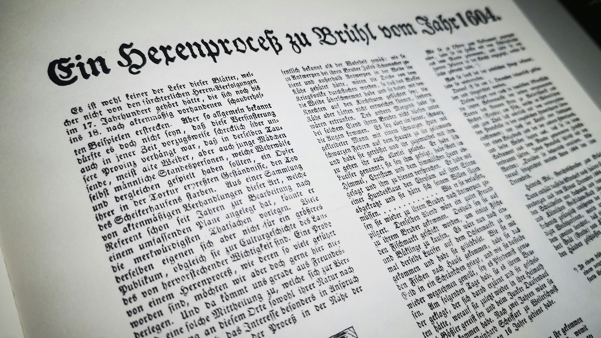 Ansicht auf die teilweise Überlieferung der Gerichtsakten über Anna Schmitz’ Hexenprozess.