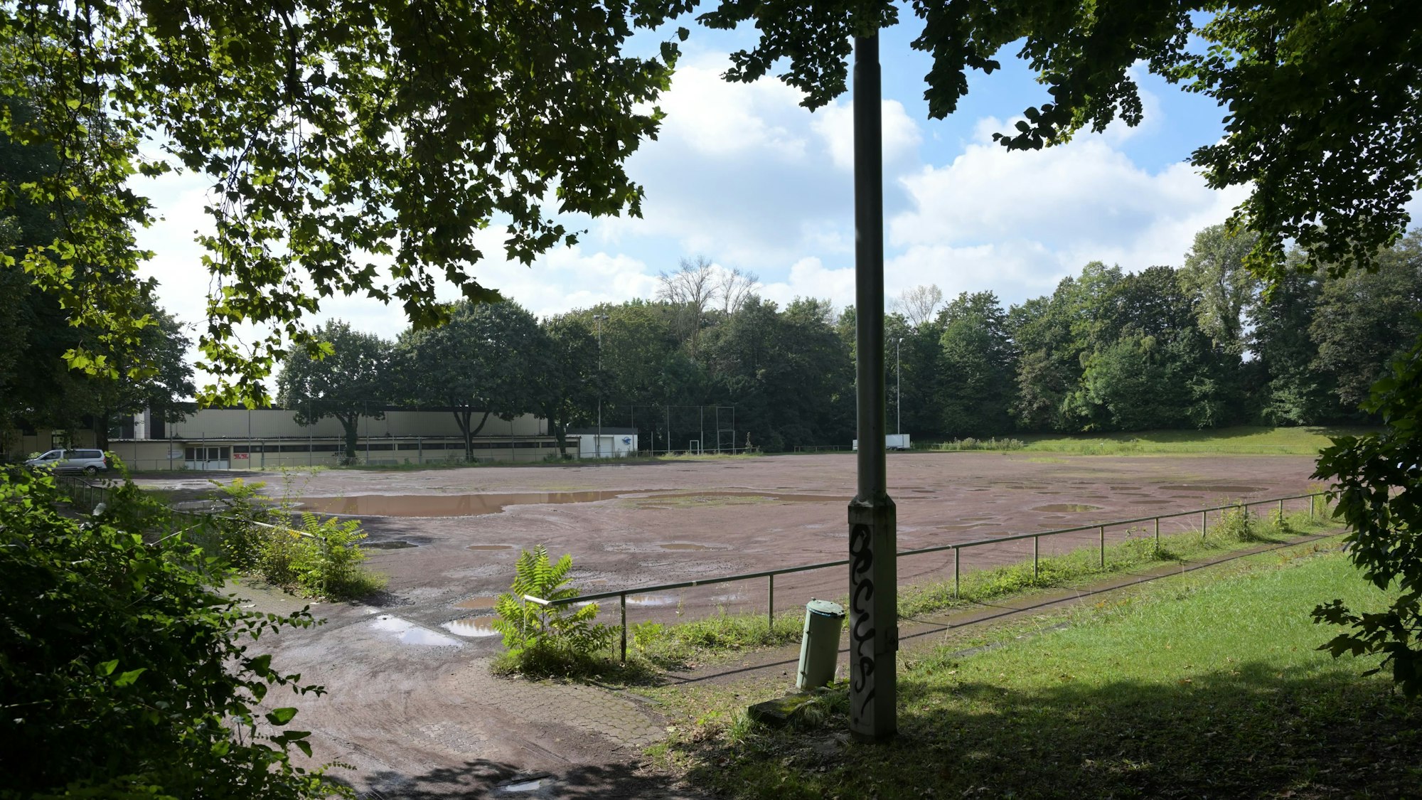 Der mögliche Standort für Containern für Geflüchtete an der Paffrather Straße in Gladbach.