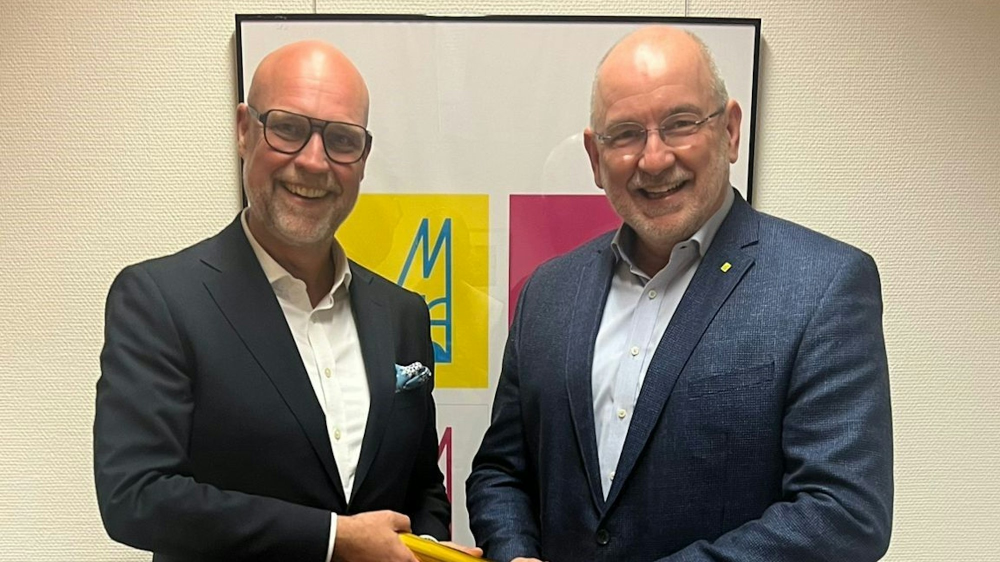 Ralph Sterck übergibt nach 25 Jahren Fraktionsführung an Volker Görzel.