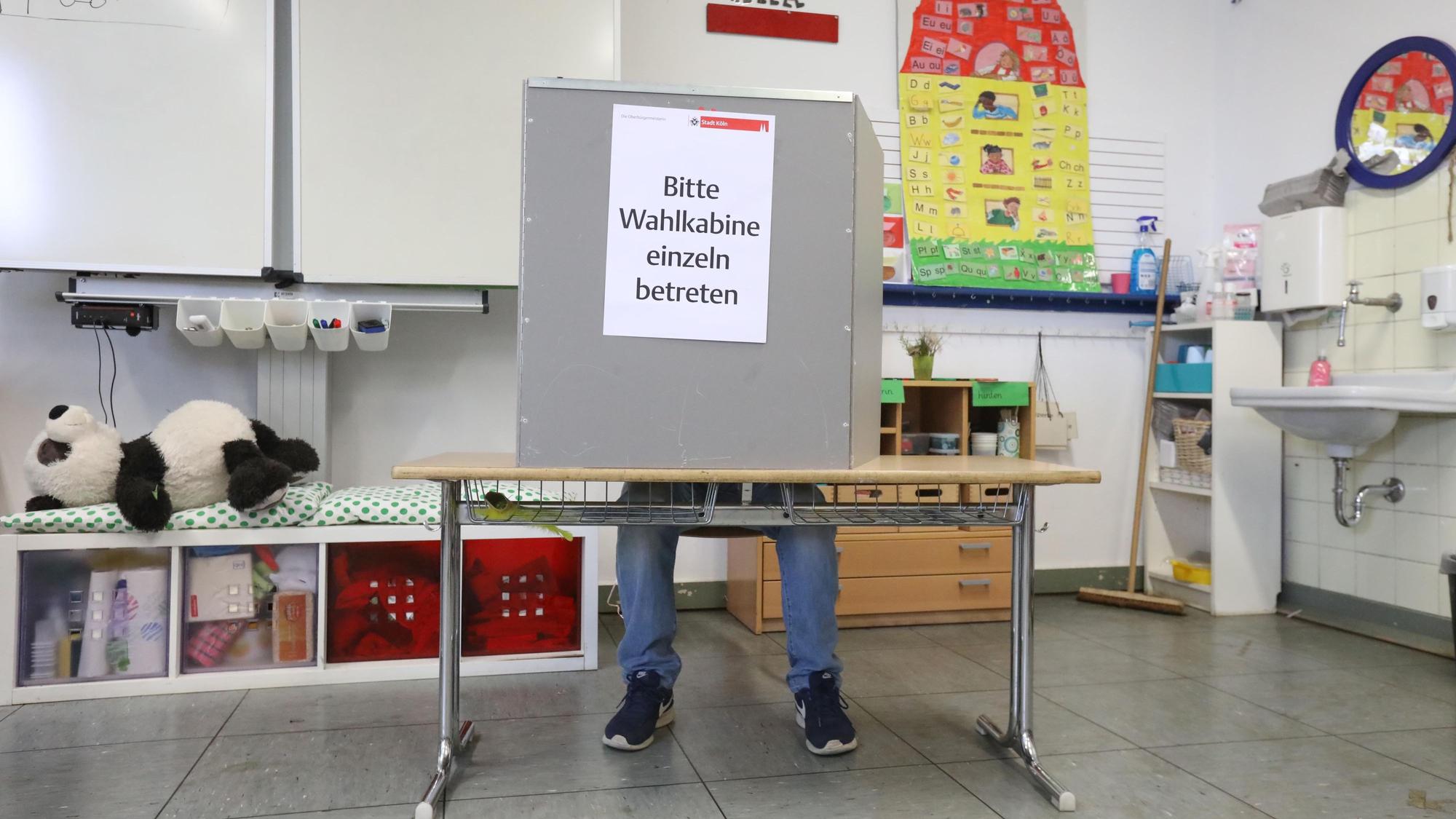 Wahlkabine in Köln-Lindentahl bei der Bundestagswahl 2021