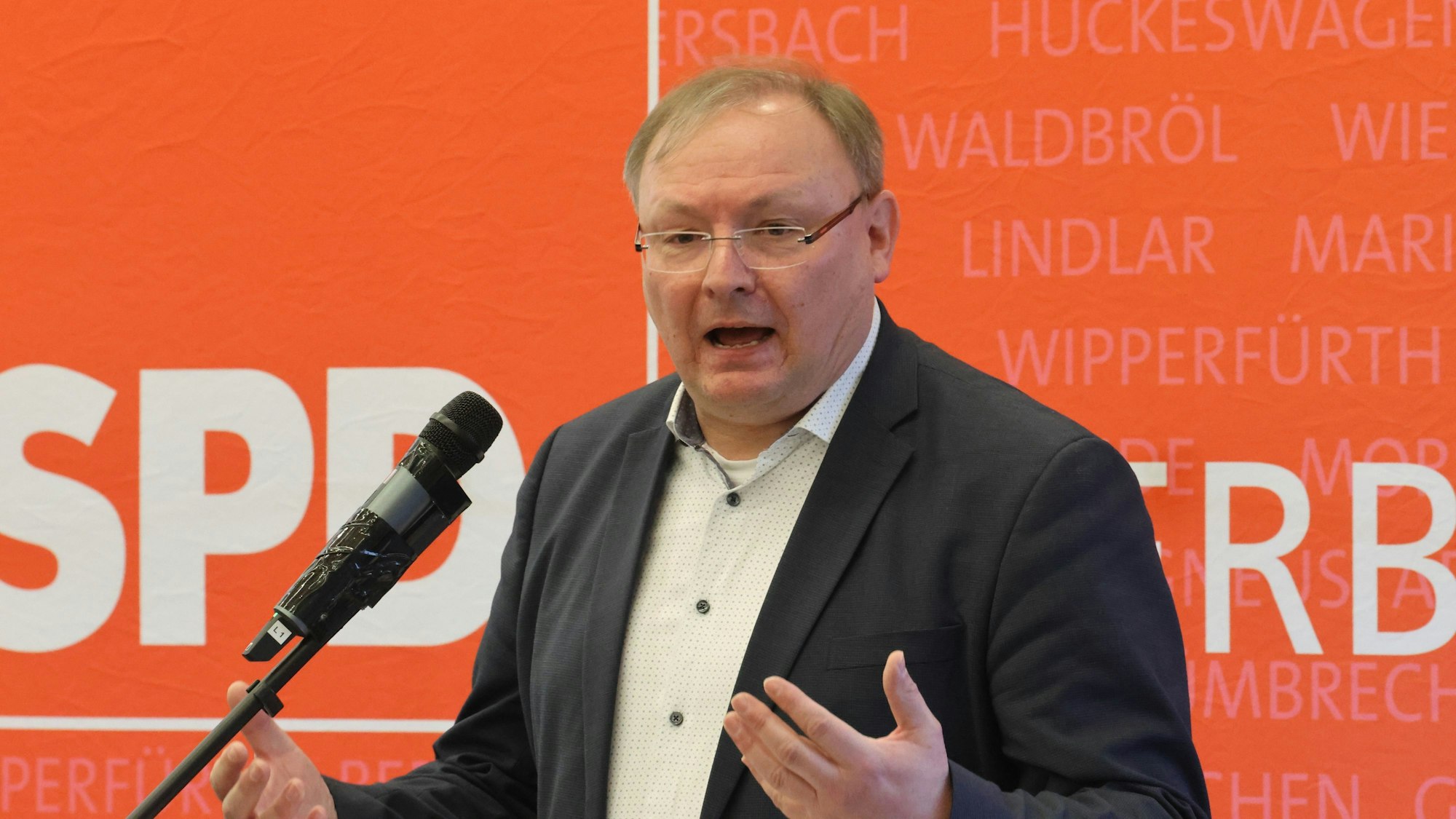 Thorsten Konzelmann, SPD-Kreisvorsitzender, im Porträt.